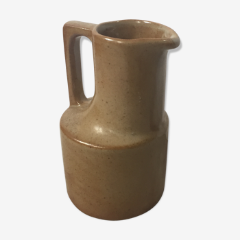 Pitcher in sandstone of Brenne