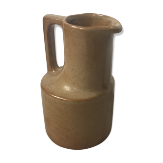 Pitcher in sandstone of Brenne