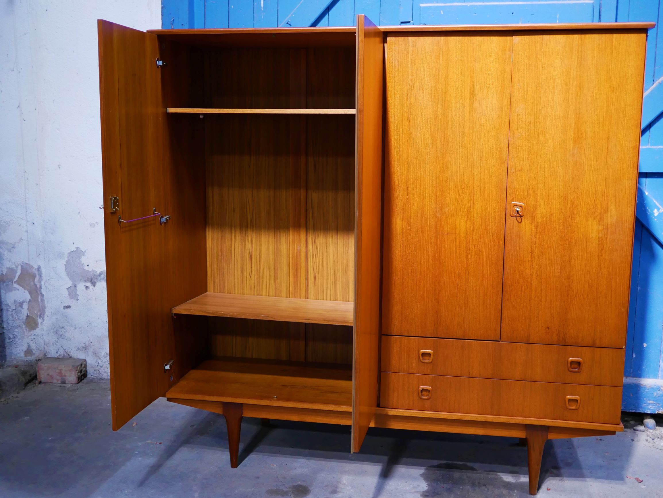 Vintage teak Cabinet