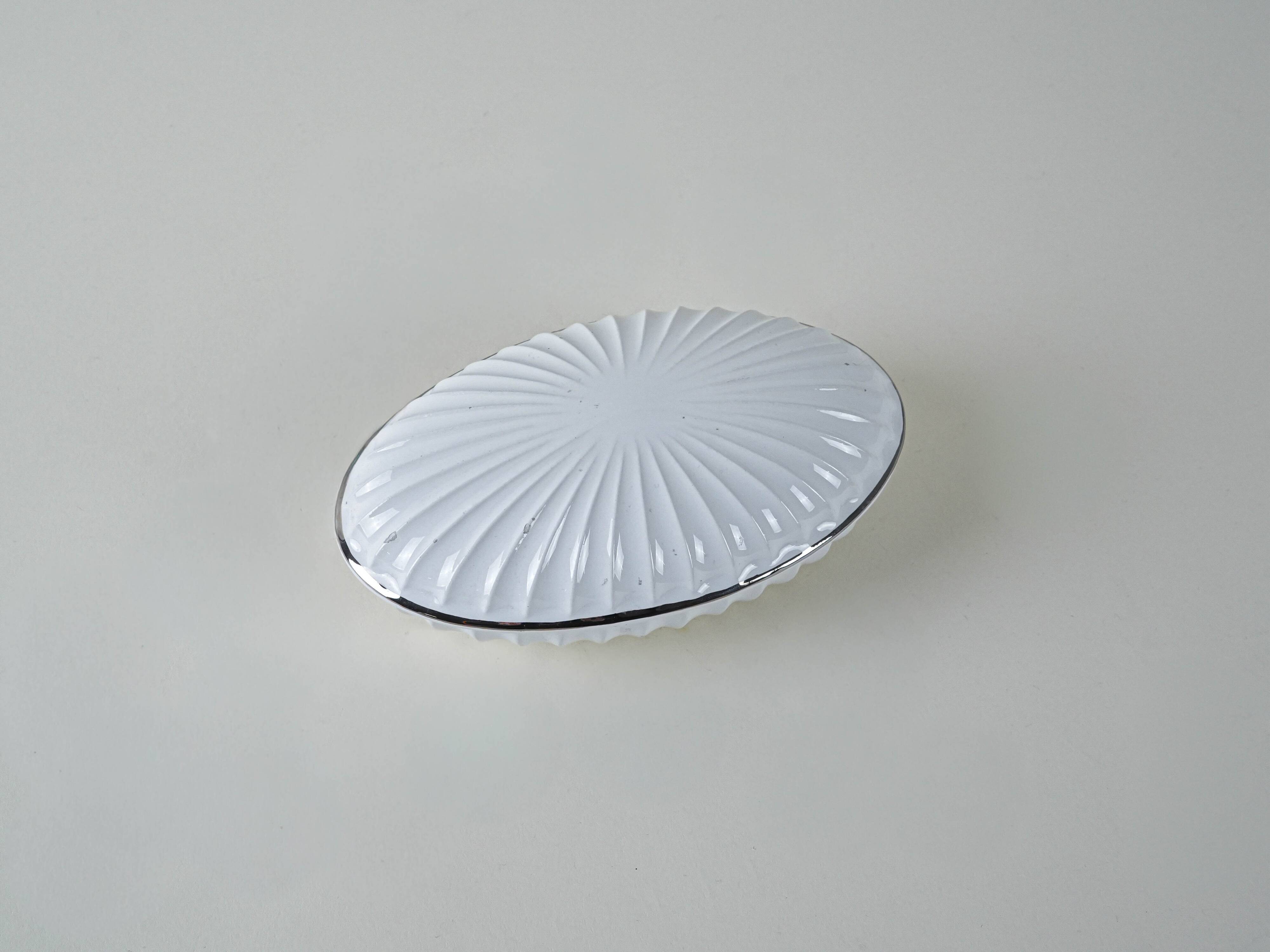 Porcelain seashell box, Italian design, 1970s, production: Italy