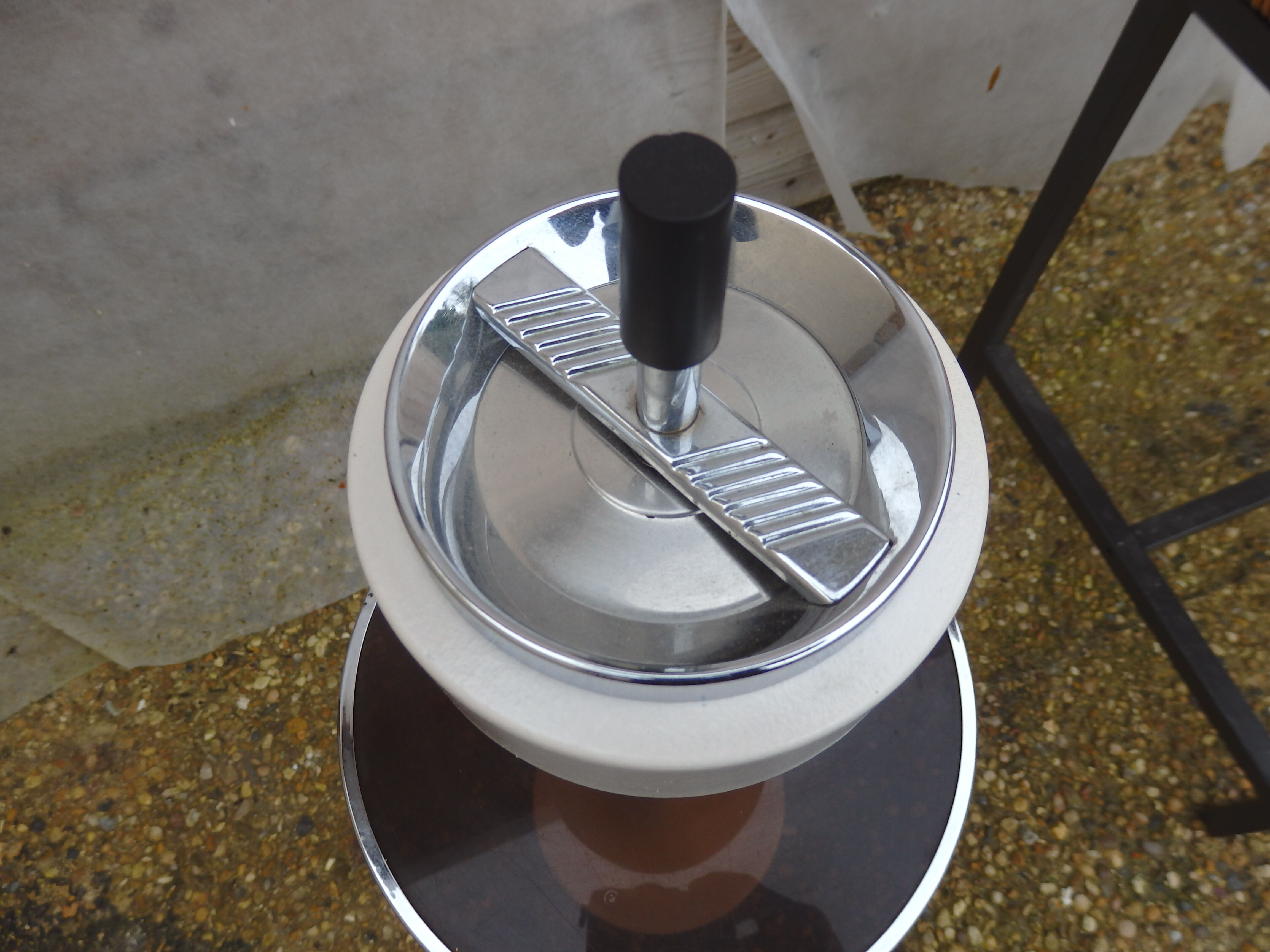 Cendrier swing star vintage années 70 pied tulipe