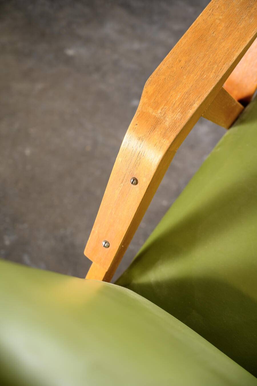 Fauteuil en skaï vert