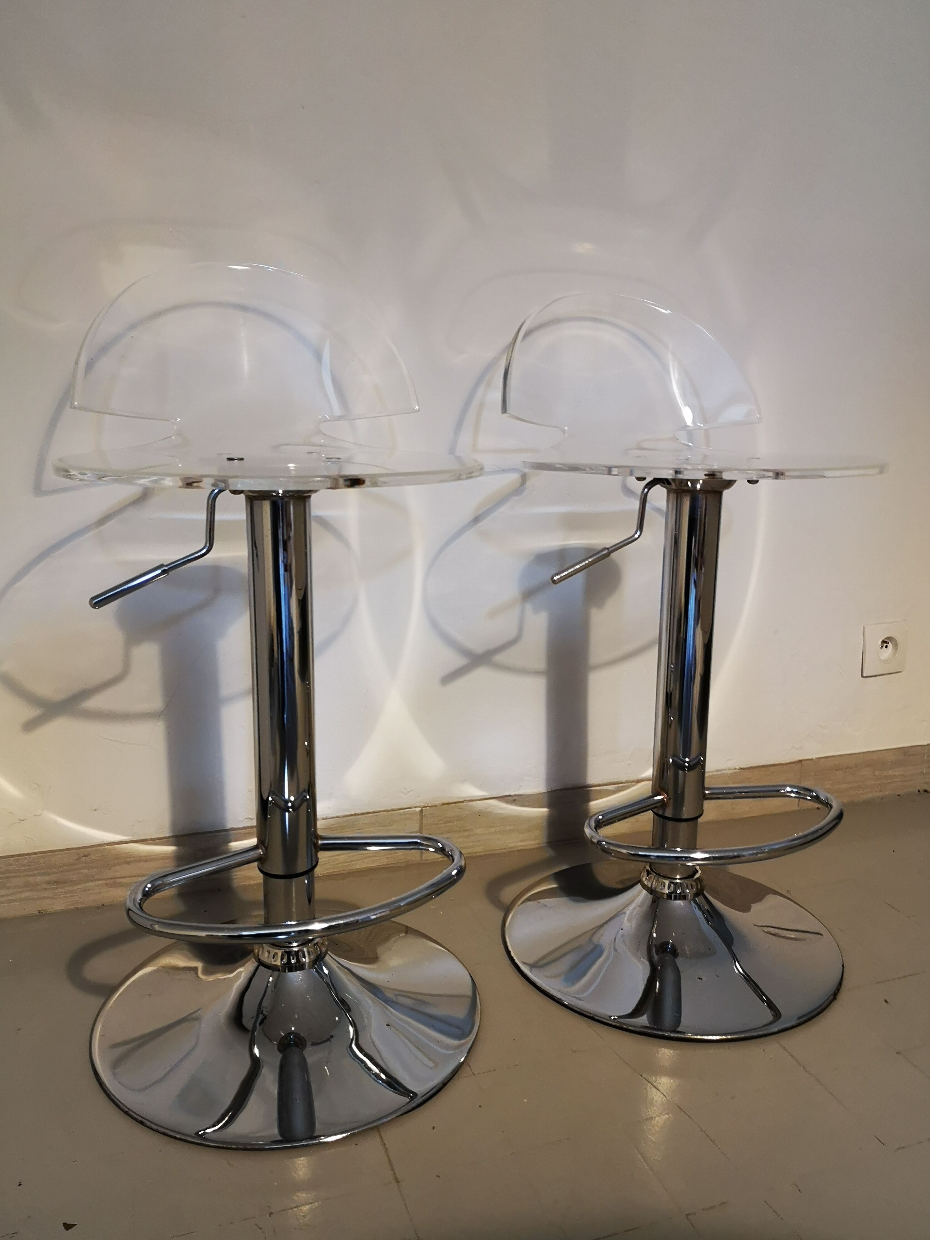 2 plexiglass bar stools