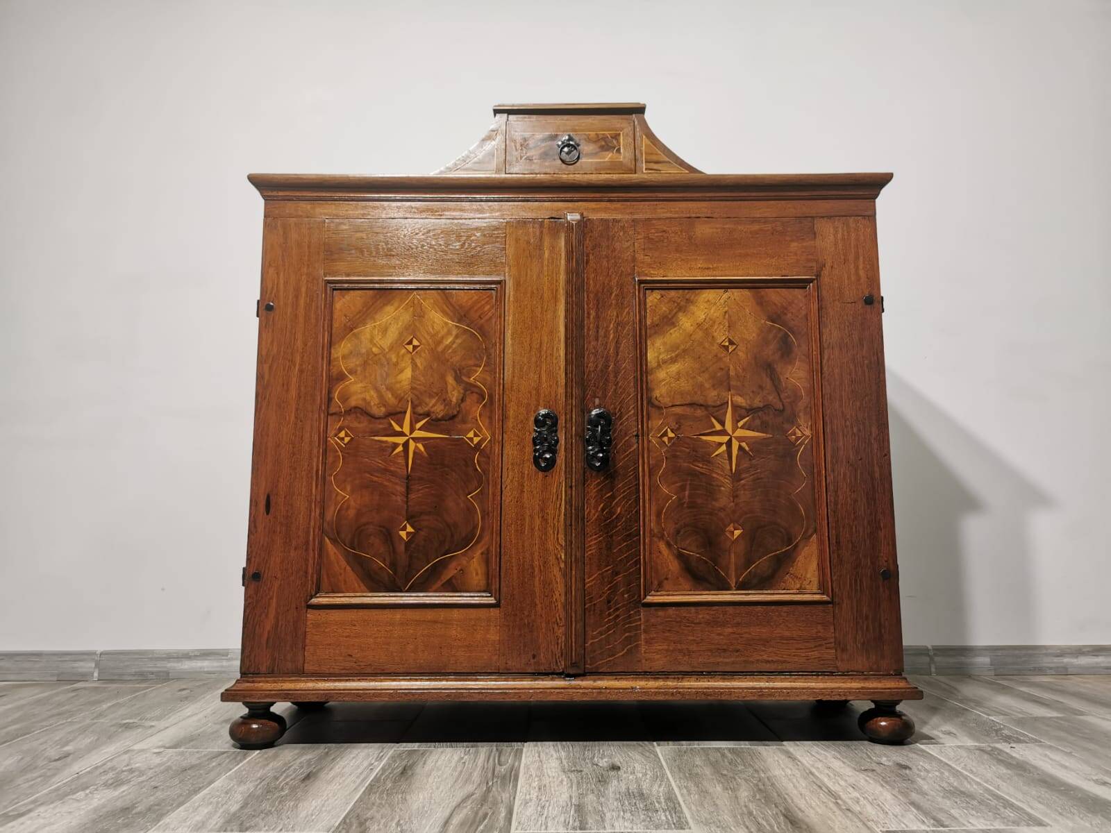 Baroque cabinet