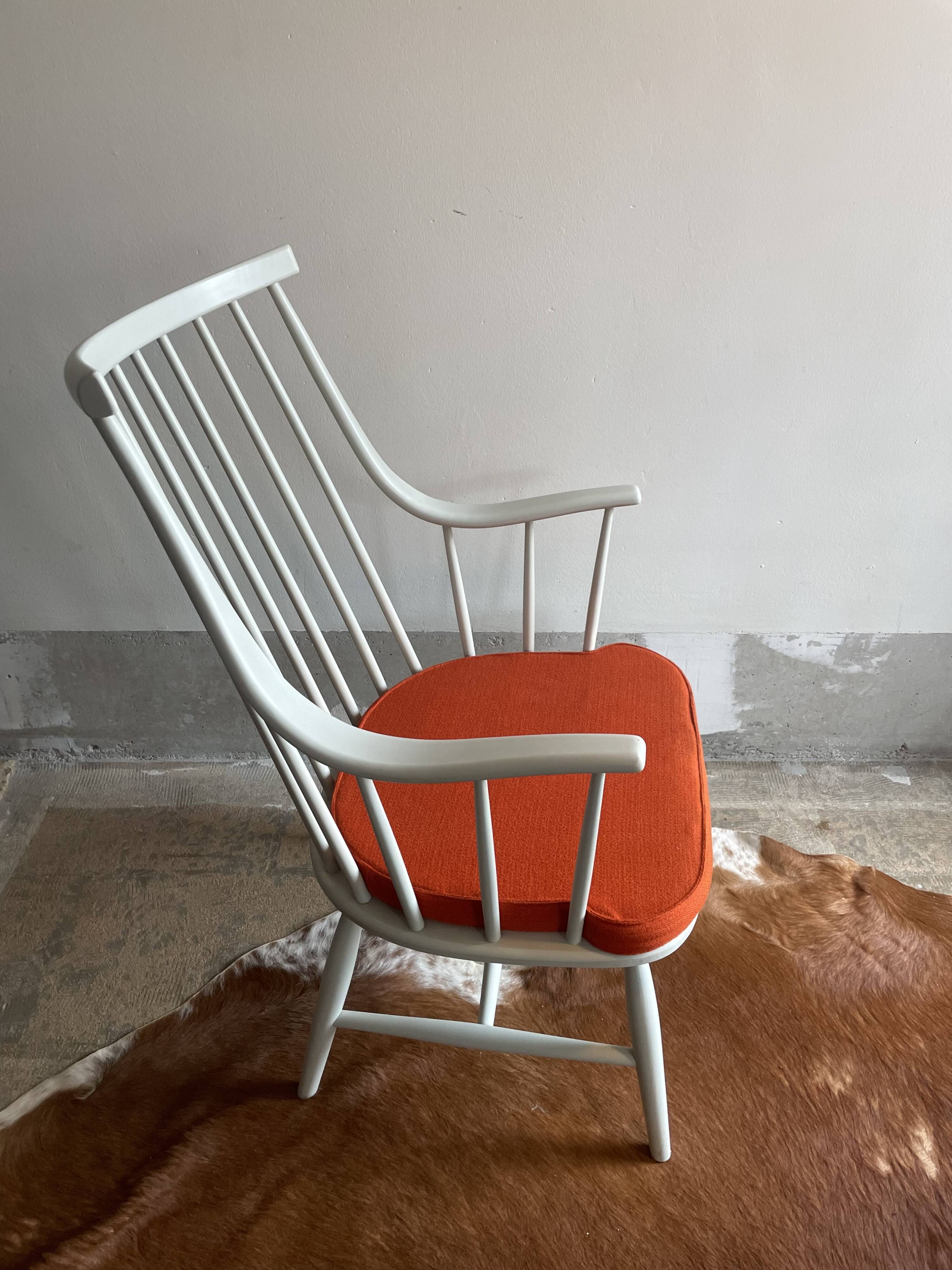White and orange Nesto chair, model Grandessa by Lena Larson for Pastoe