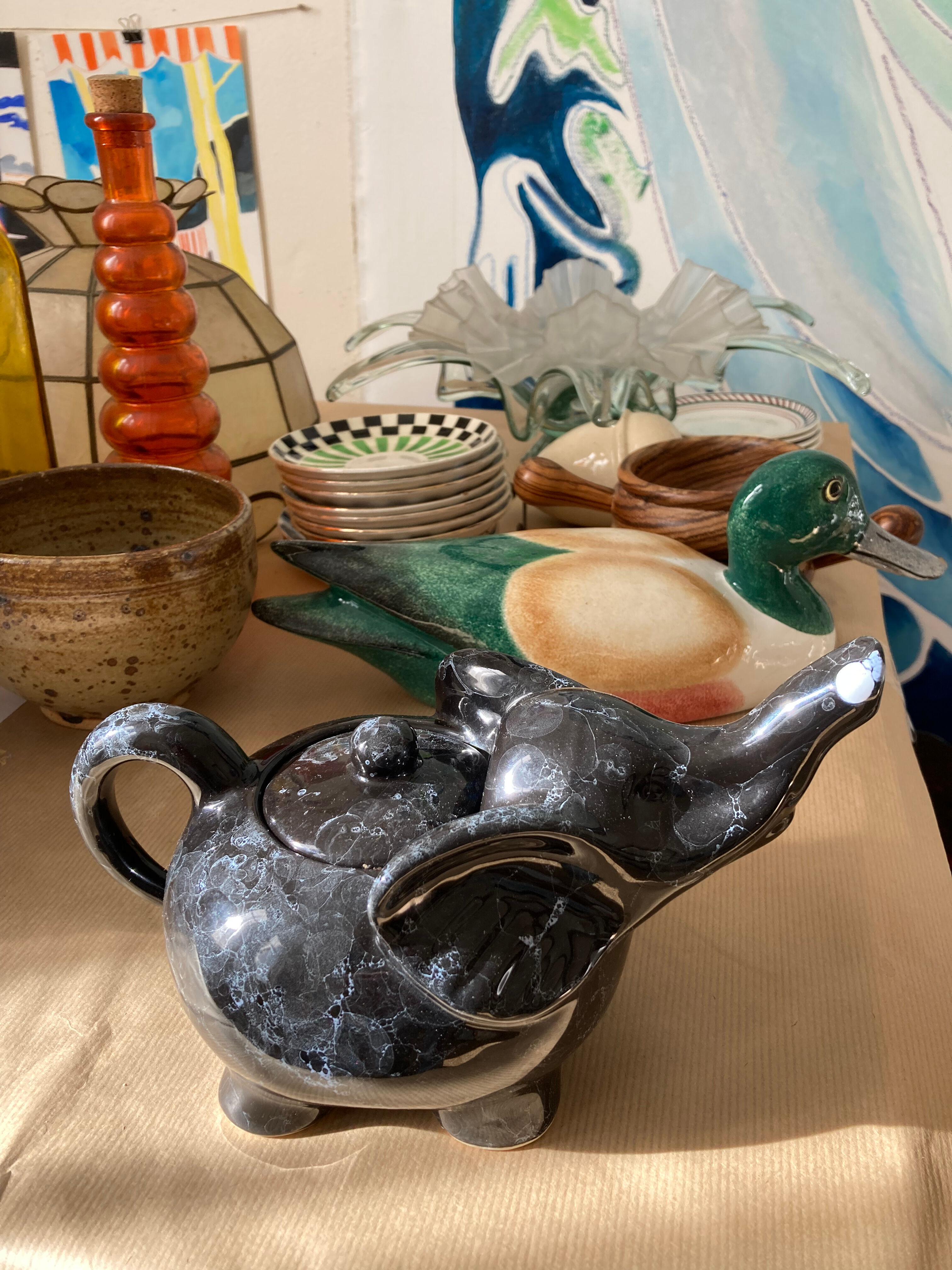 Elephant teapot in black marbled ceramic vintage white