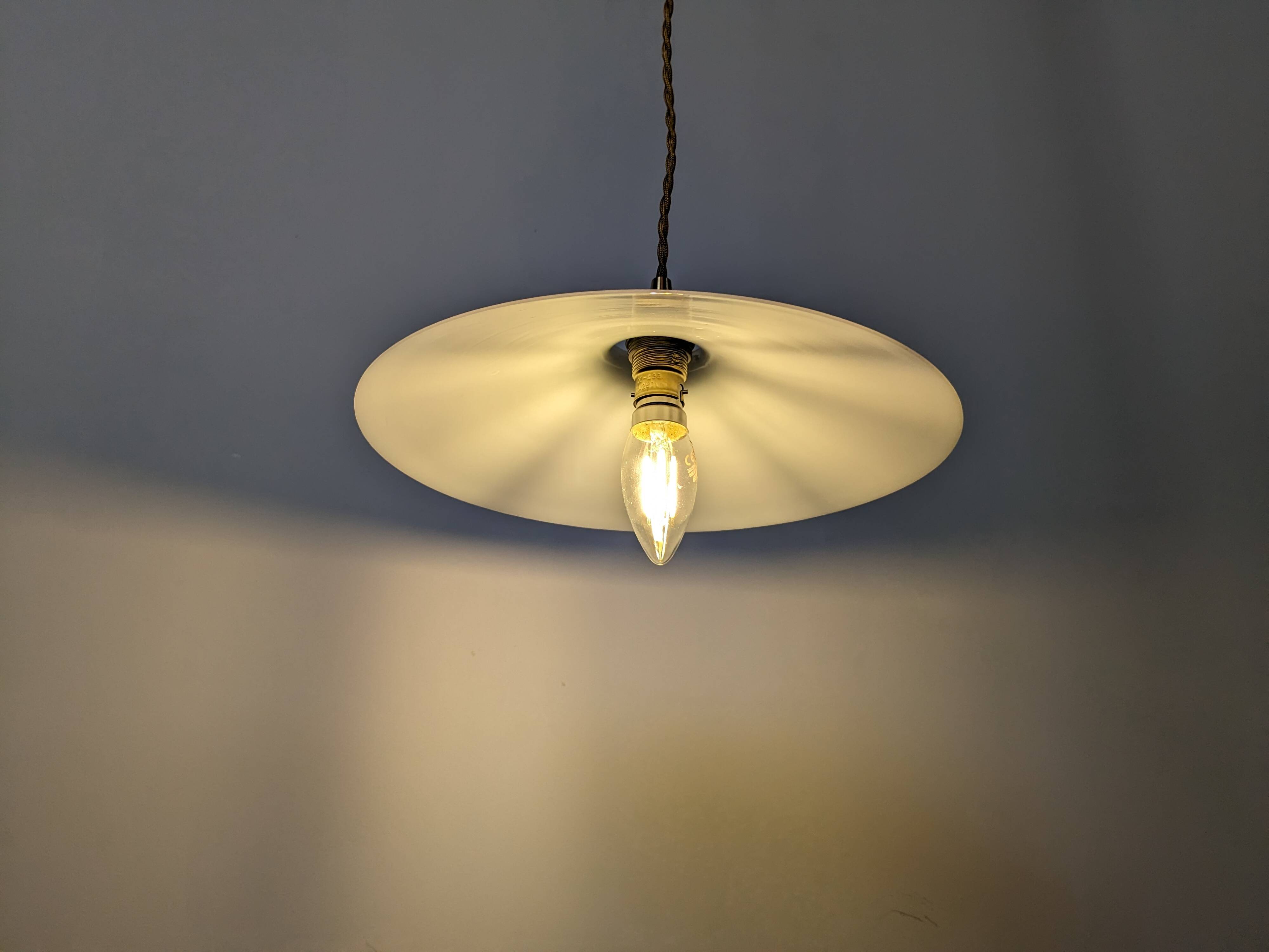 Suspension vintage en opaline blanche