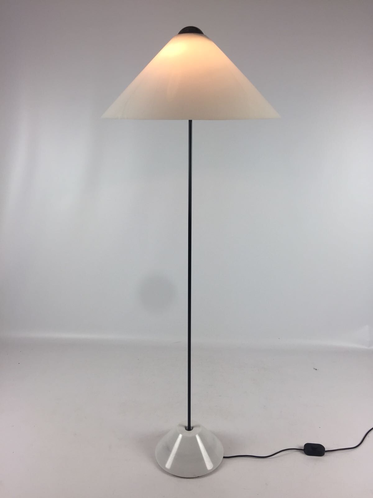 Vico Magistretti 'Snow' floor lamp for Oluce, Italy, 1973