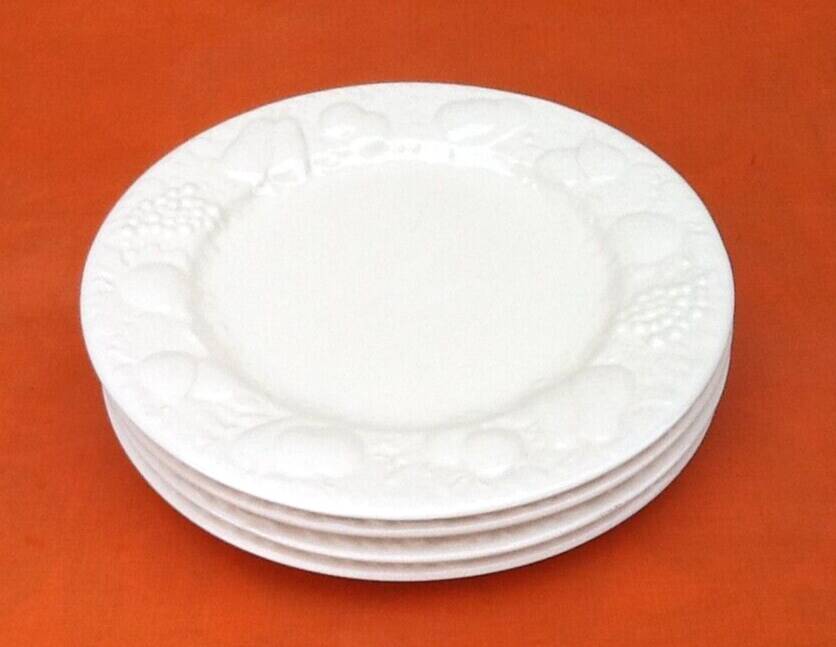 4 flat plates Fruit decoration (apples, pears, grapes...)