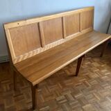 Station in oak bench