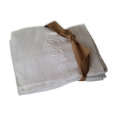 Serviettes damassées blanches monogrammées