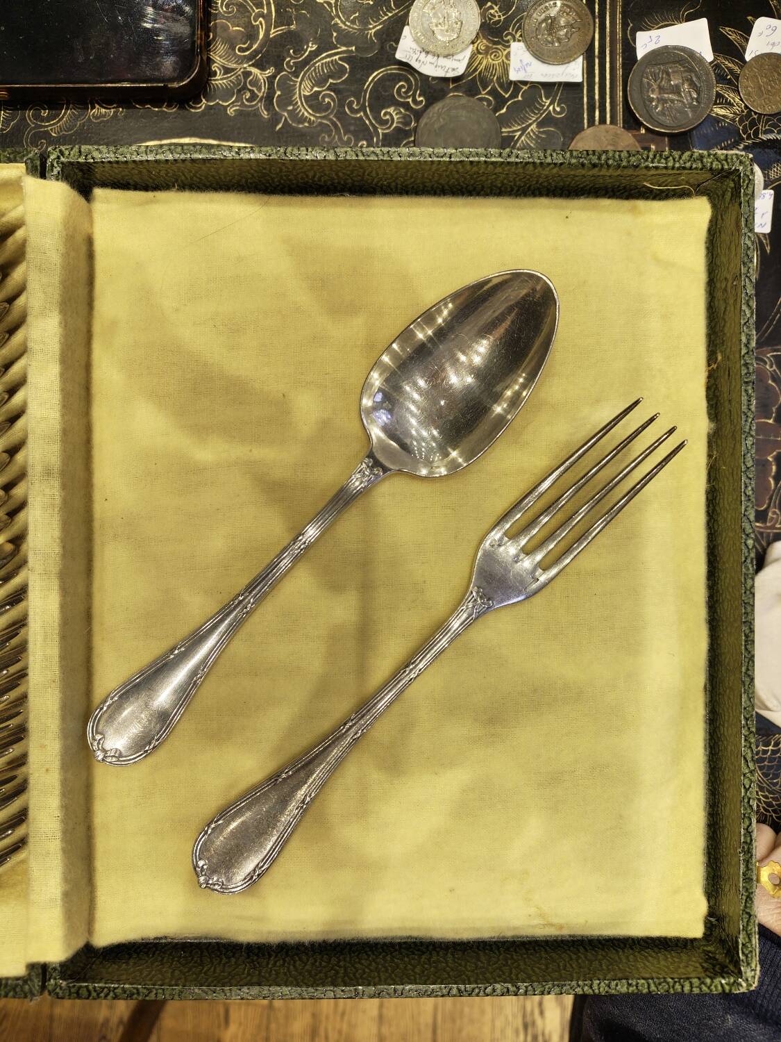 Christofle cutlery set, crossed ribbons model.