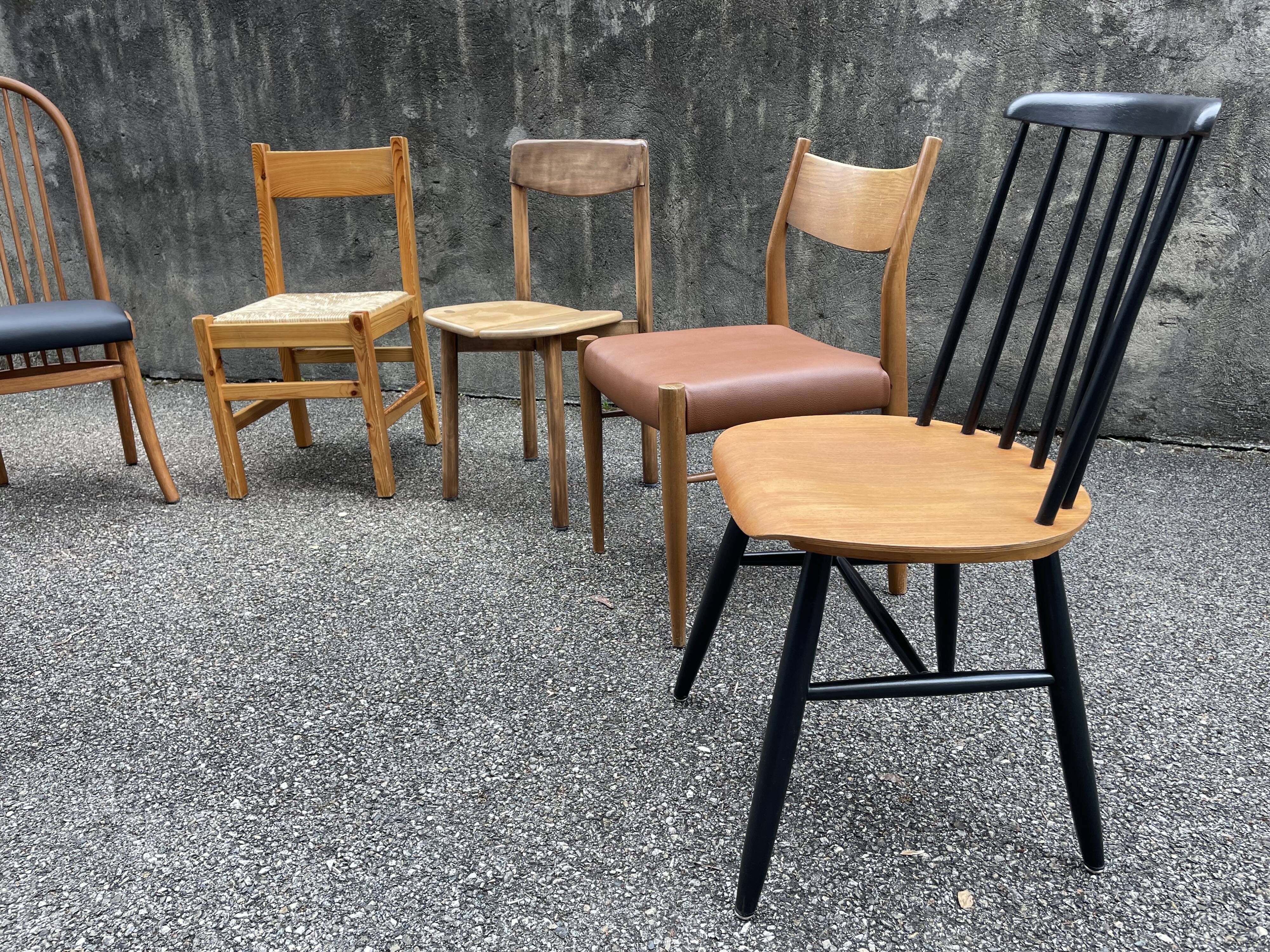 Series of 6 mismatched vintage chairs