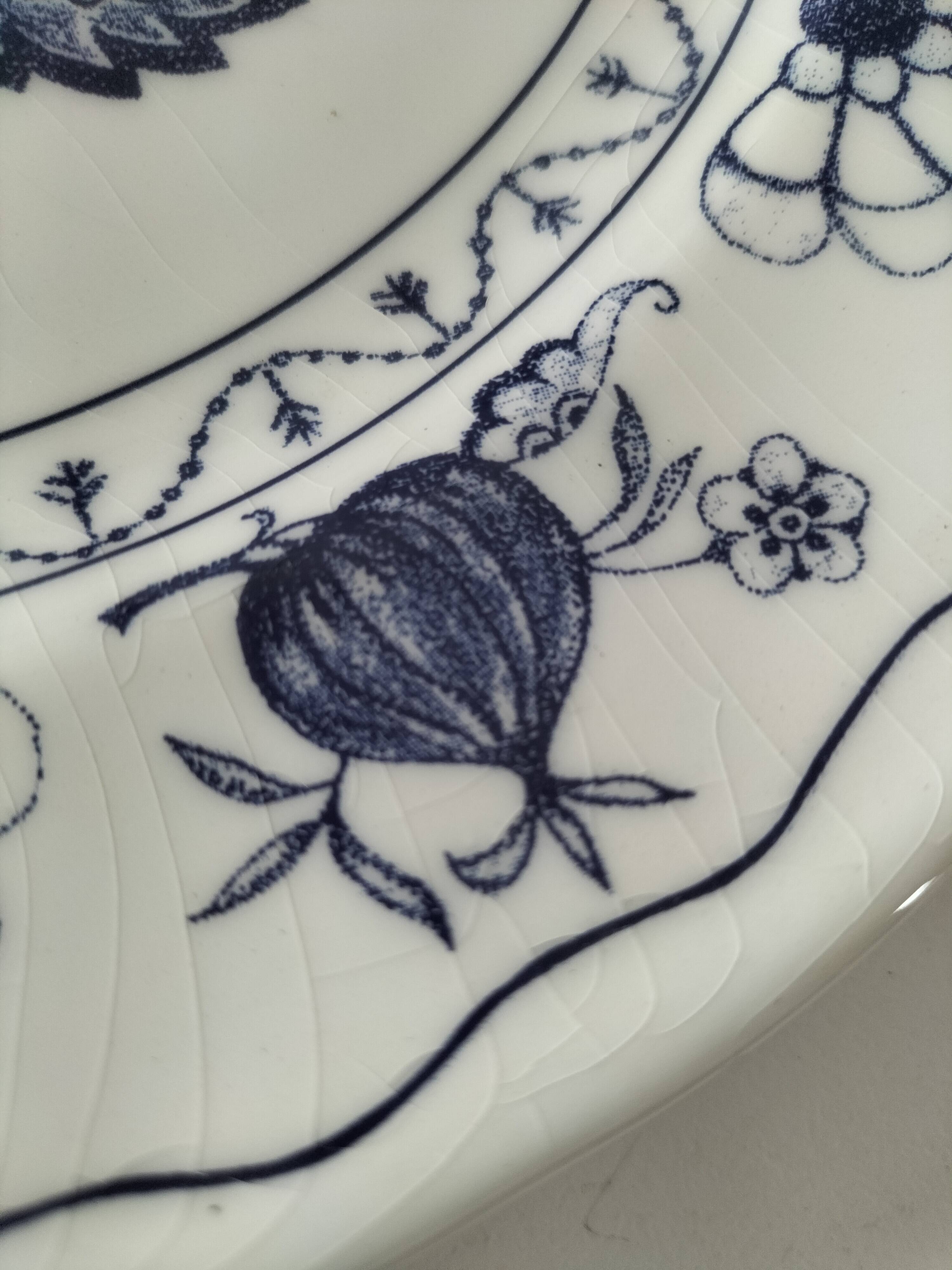 Trio of Castellania plates in Italian earthenware, vintage blue decoration