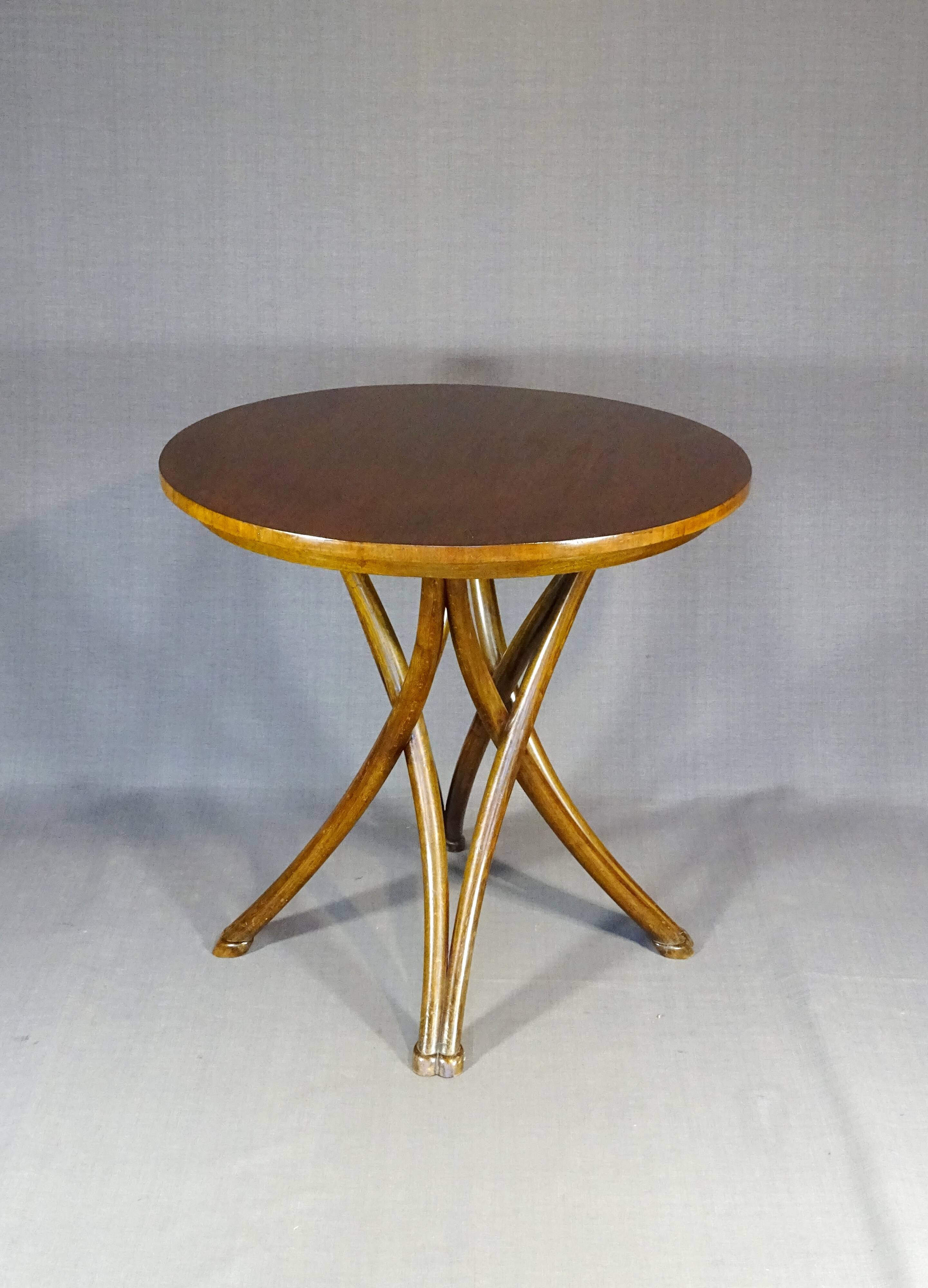 Thonet round table N°14 called "Mikado" - 1890 -