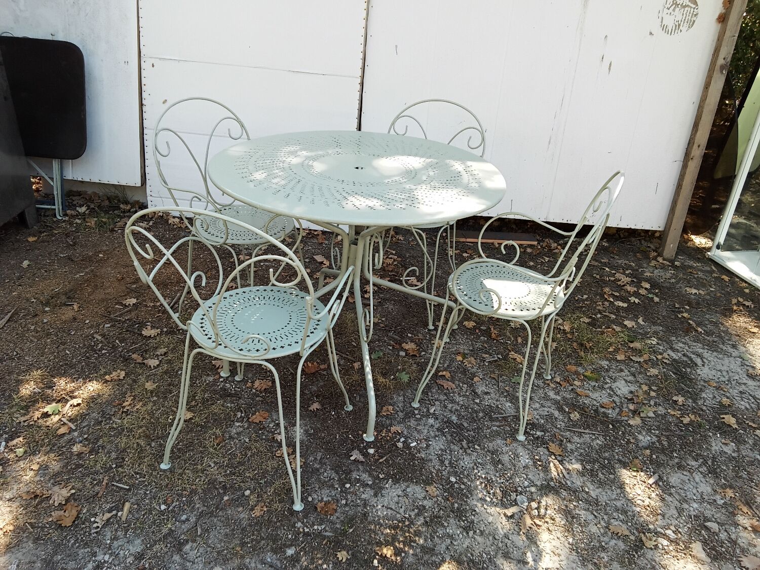 Salon de jardin en fer forgé vert