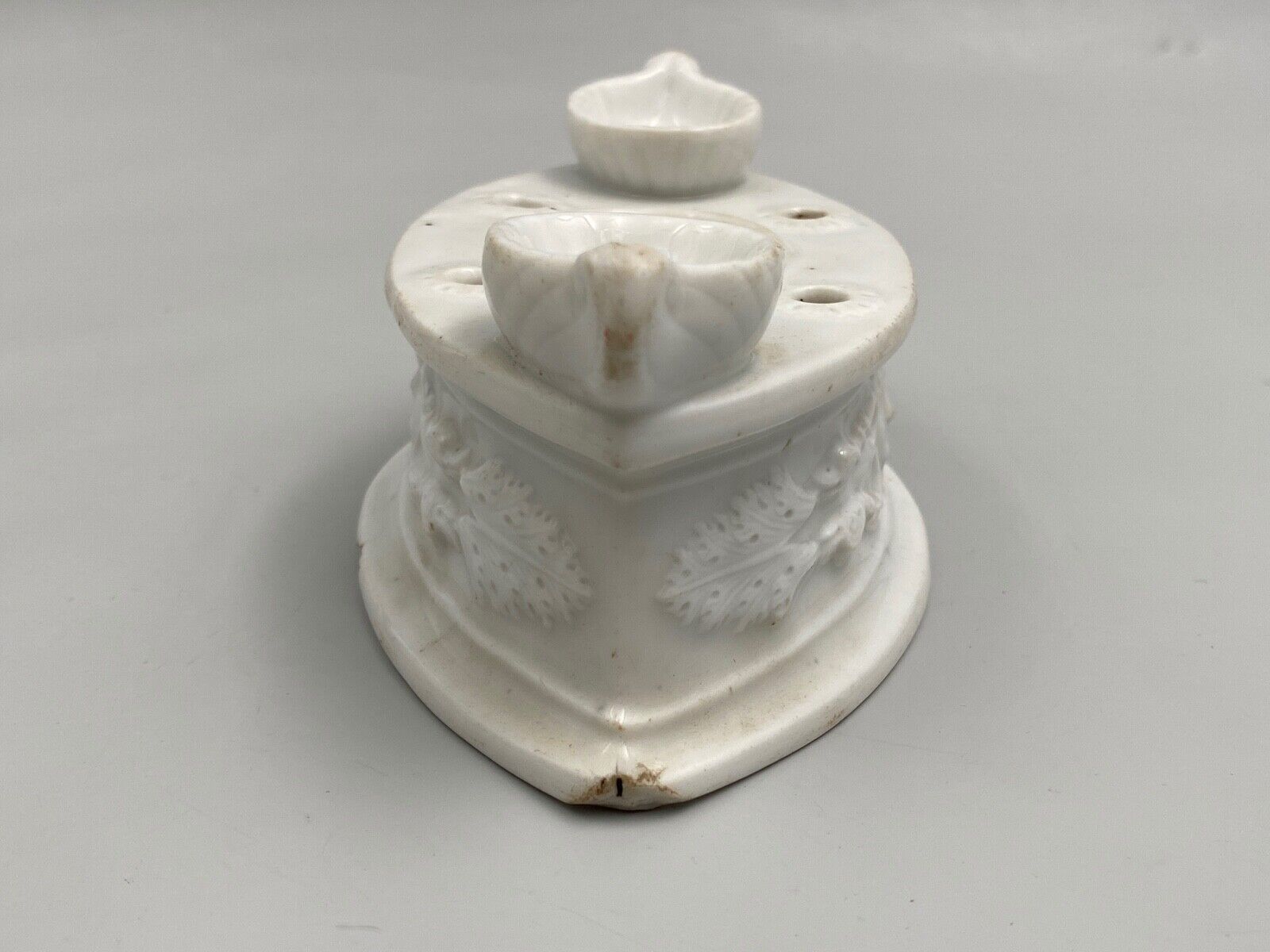 Inkwell late eighteenth early nineteenth white porcelain antique decoration
