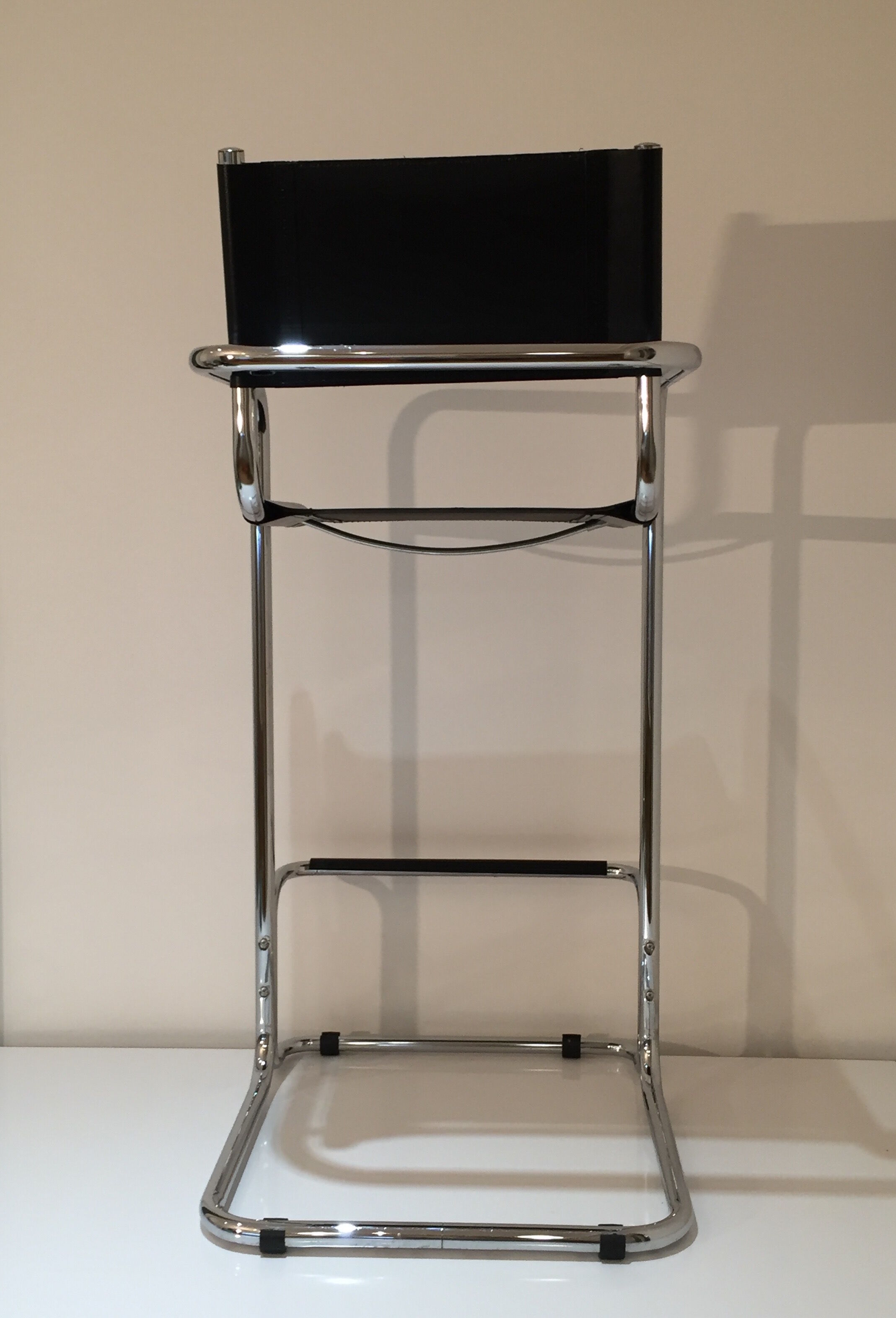 Cantilever design bar