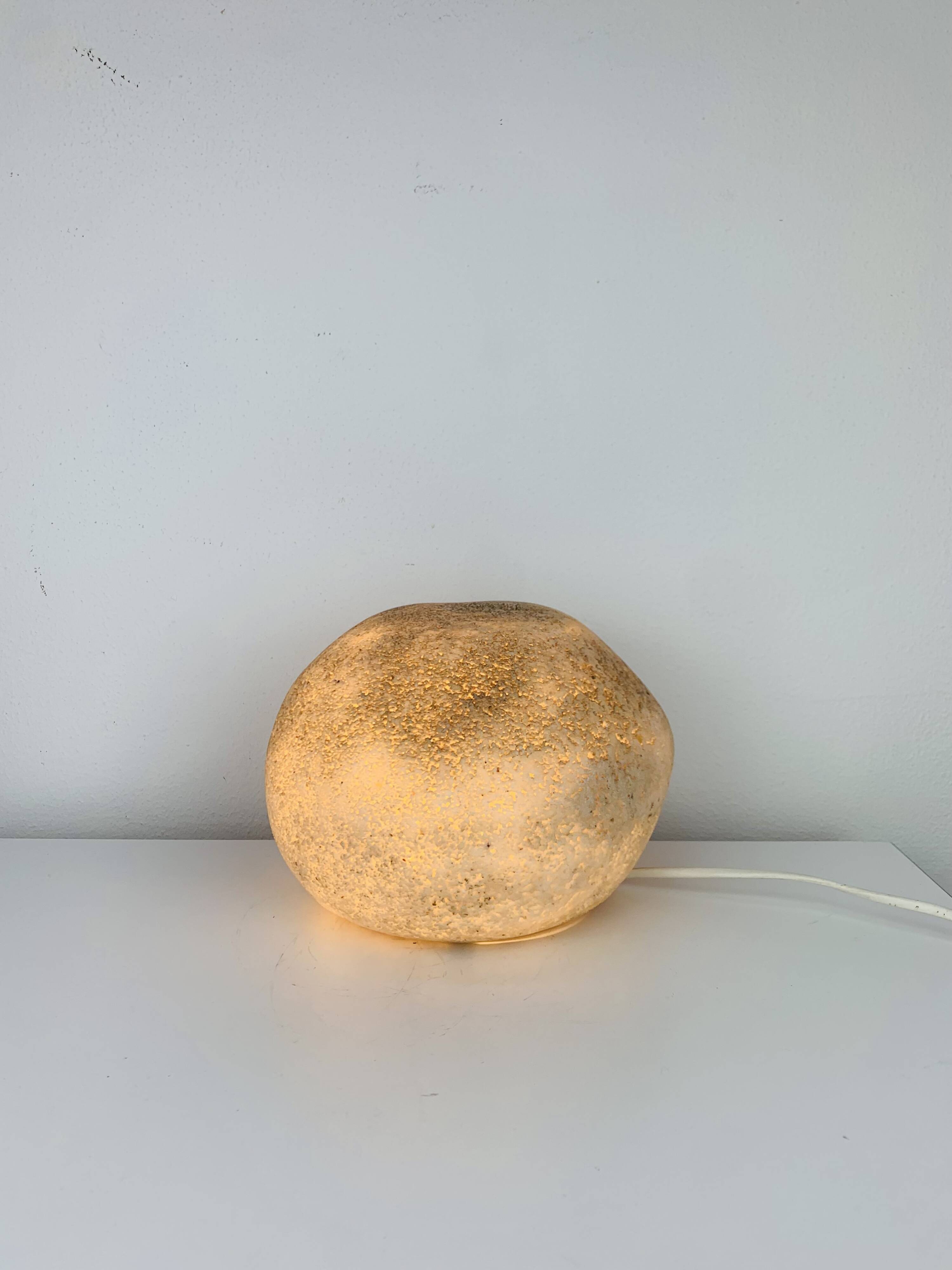 Lampe Dora dite "caillou" par André Cazenave