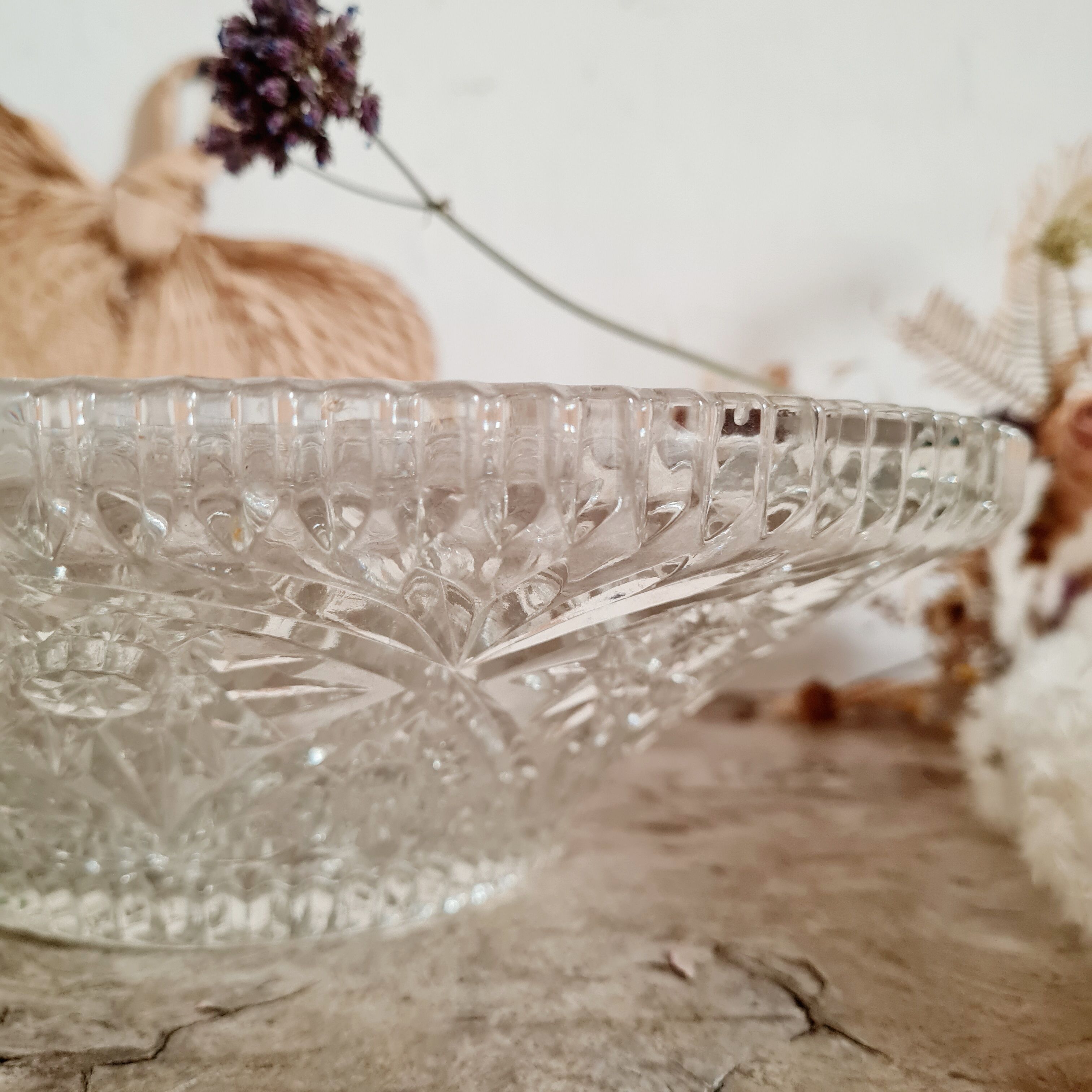 Fruit cup in chiseled glass