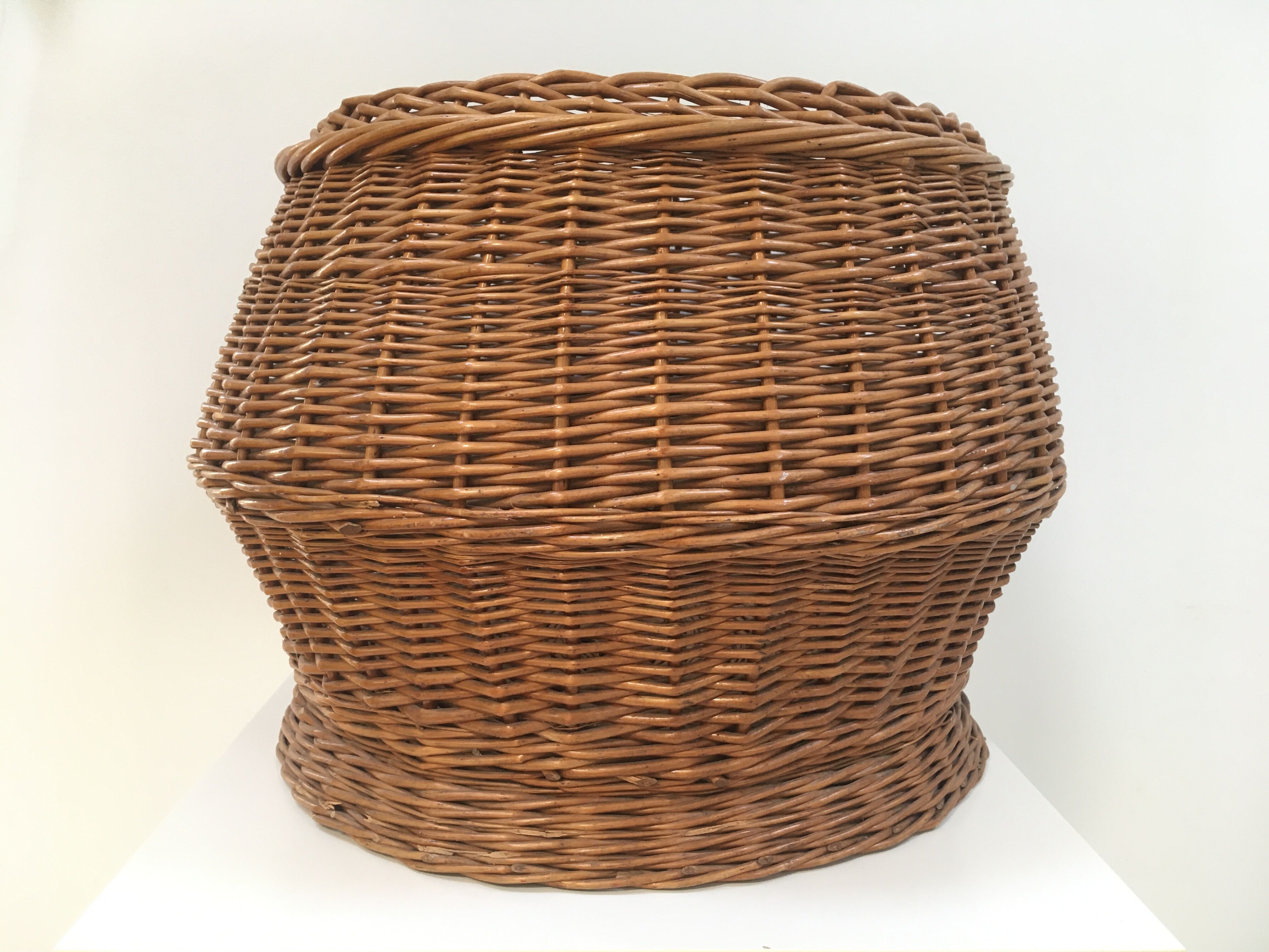 Xxl braided basket in wicker rattan