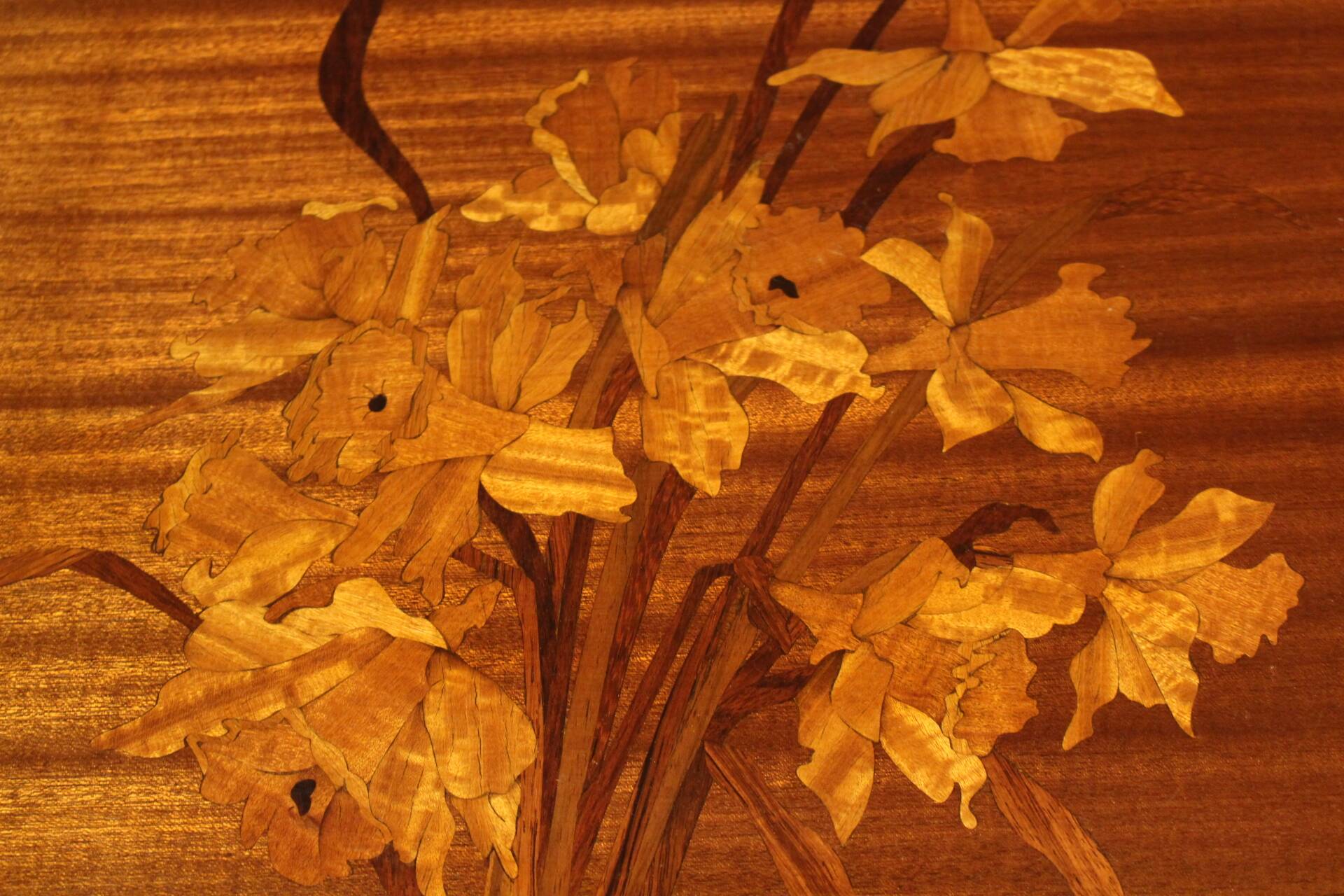 Art Nouveau pedestal table