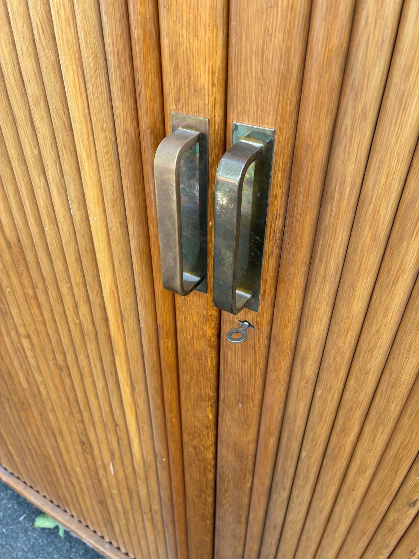Armoire à étagères
