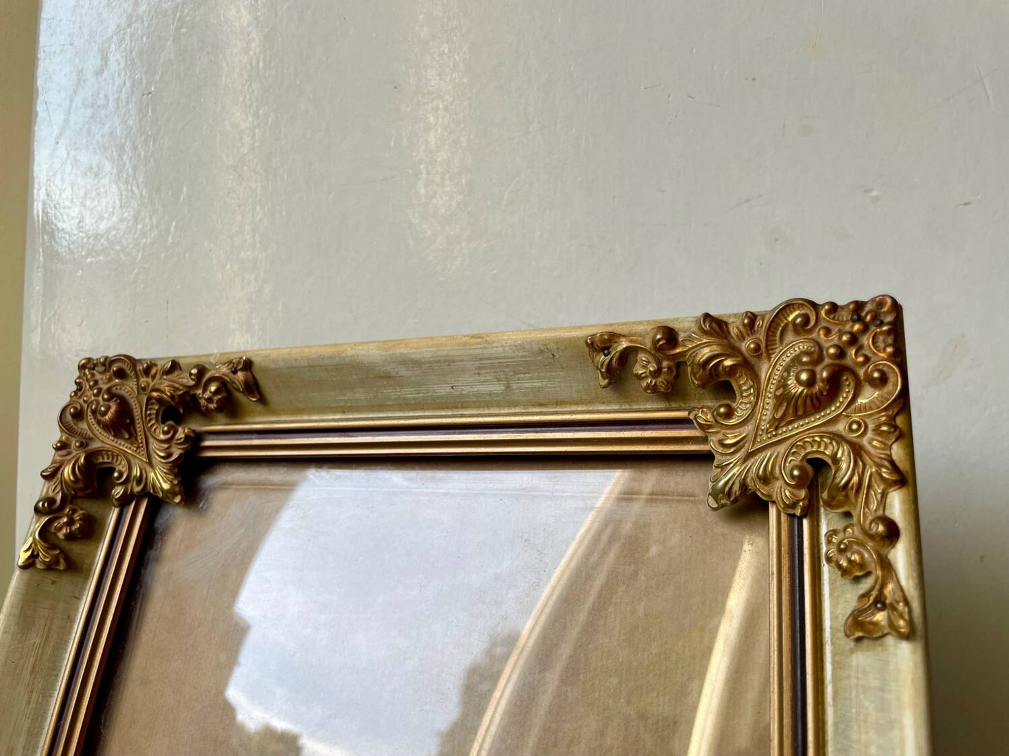 Antique wooden frame with metal gold colored details 28 cm x 22 cm convex glass