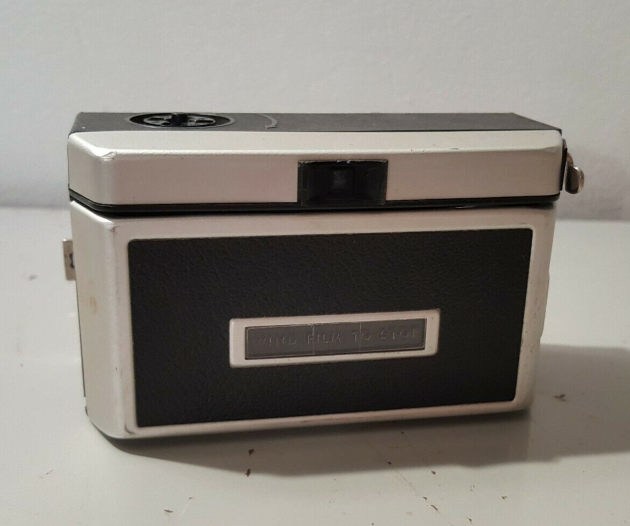 Appareil photo ancien vintage kodak instamatic 104