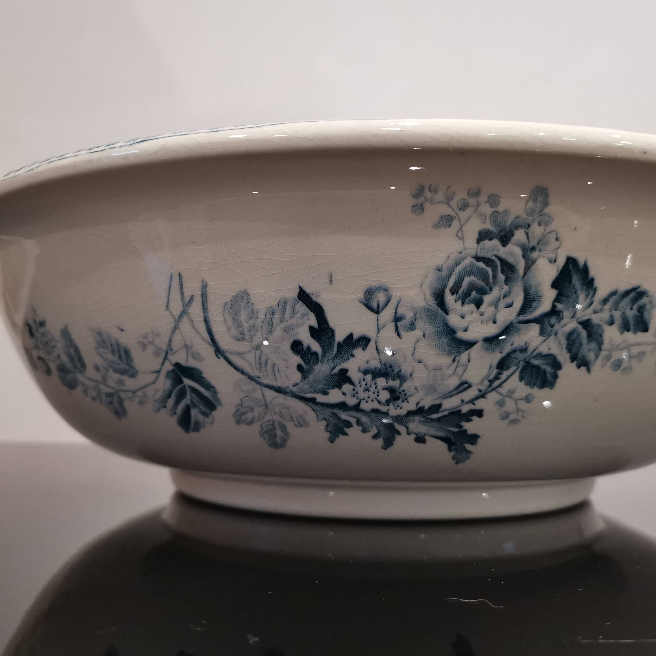 Old dish/ Terre De Fer basin Choisy-le-Roi E. Bourgeois