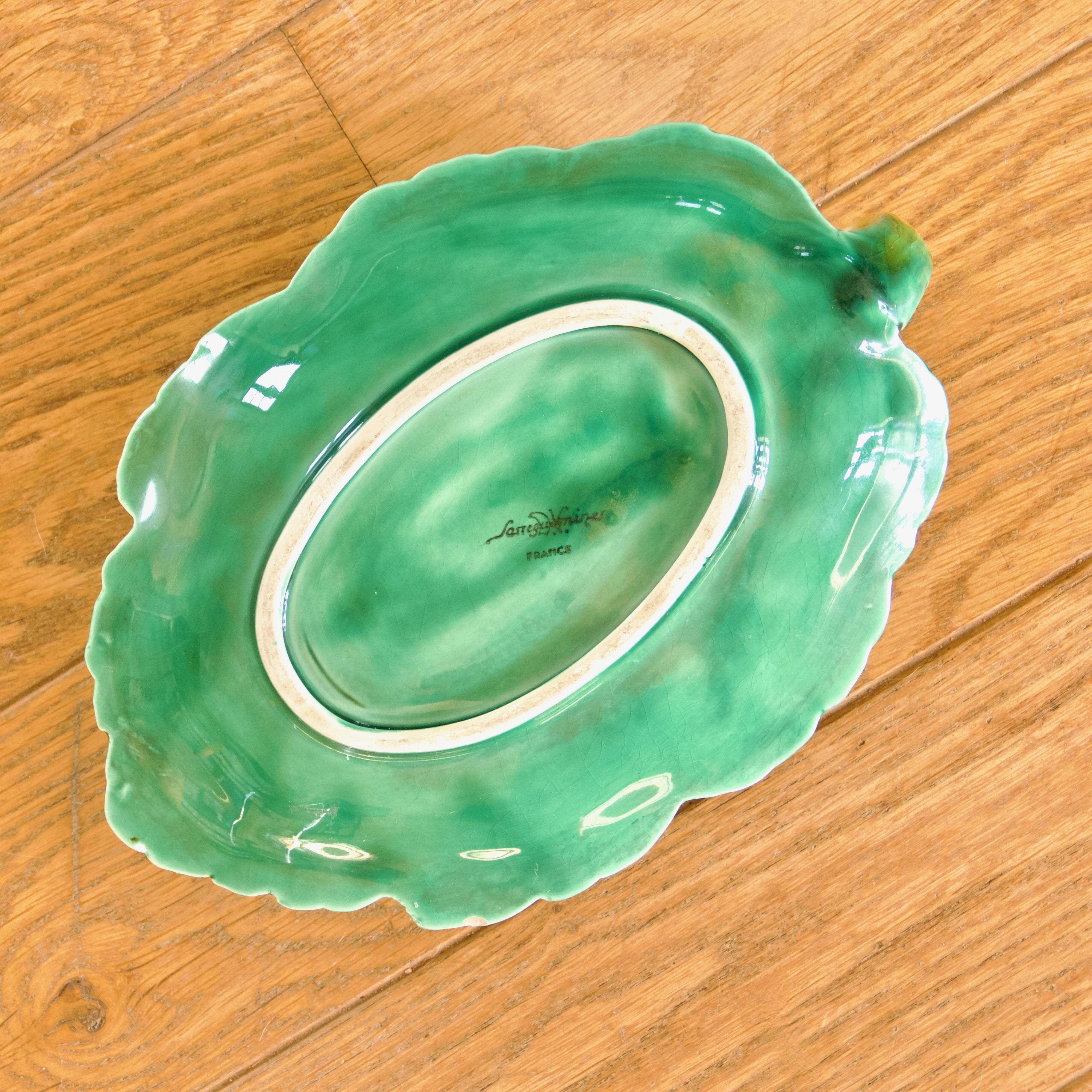 Saucière XIXe en barbotine de Sarreguemines, trompe-l'oeil raisin