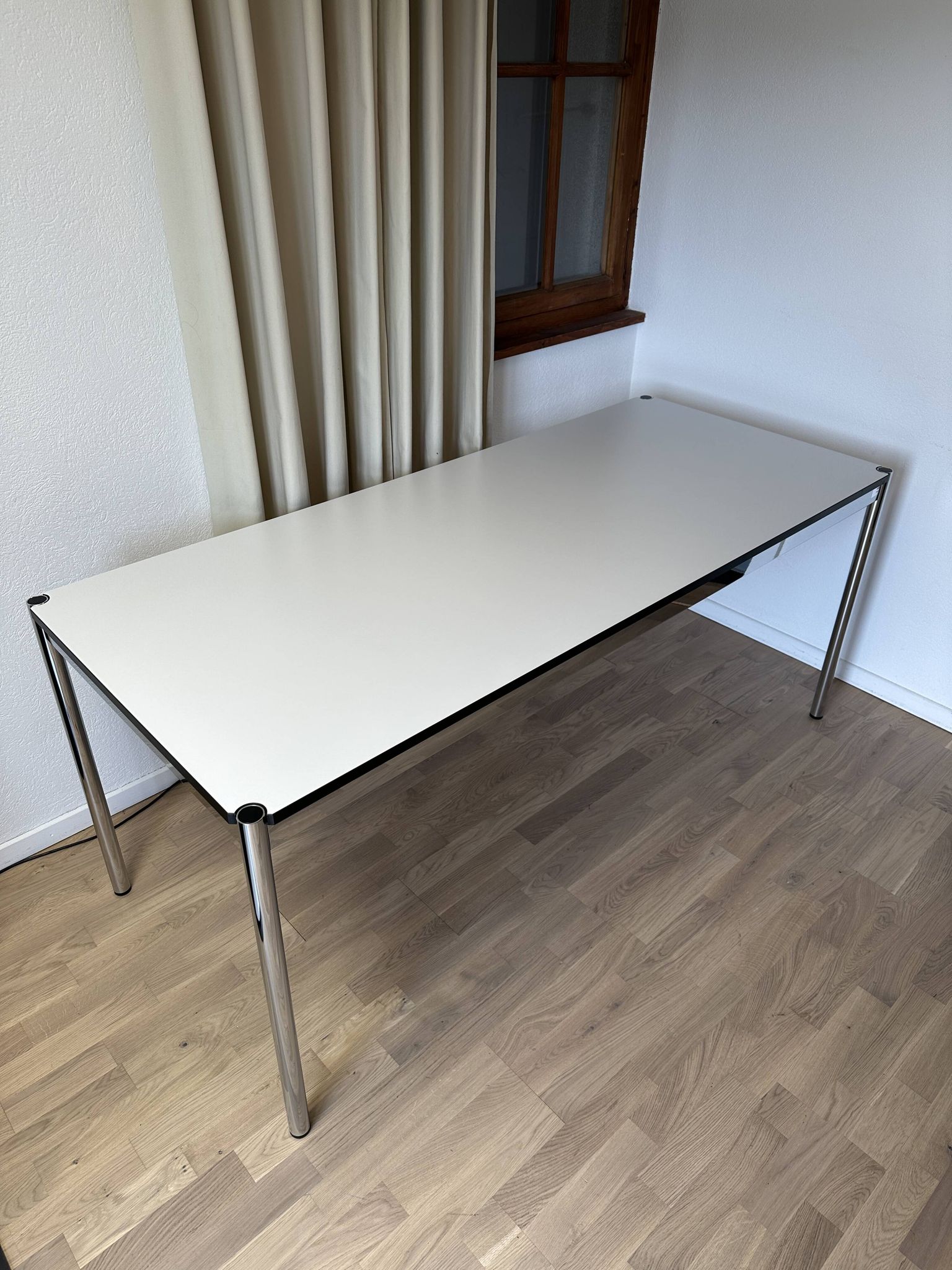 Bureau USM Haller en stratifié gris perle