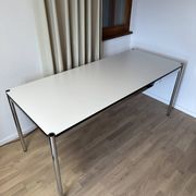 Bureau USM Haller en stratifié gris perle