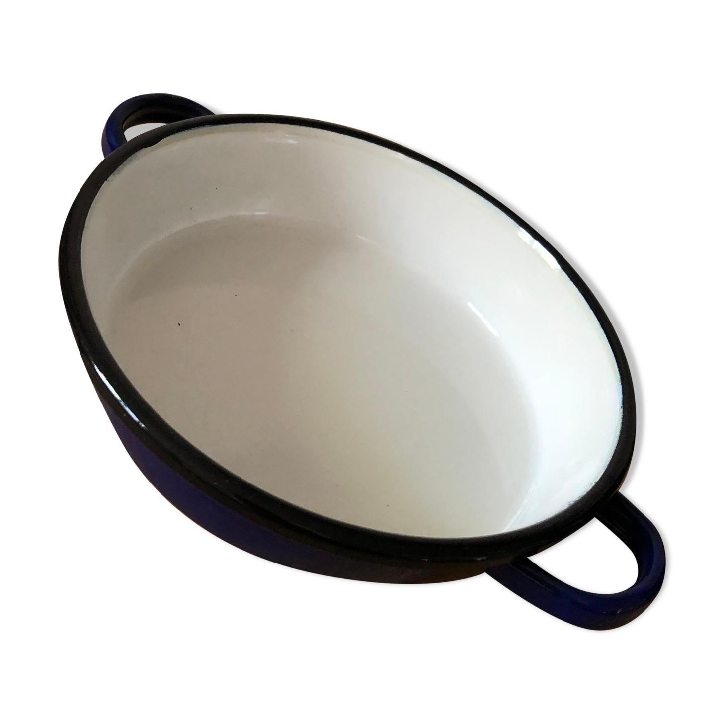 Enamelled dish