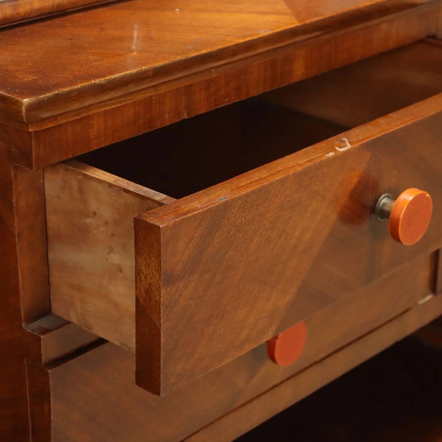 Antique Art Deco display cabinet in walnut with drawers, Italy, 19th century.