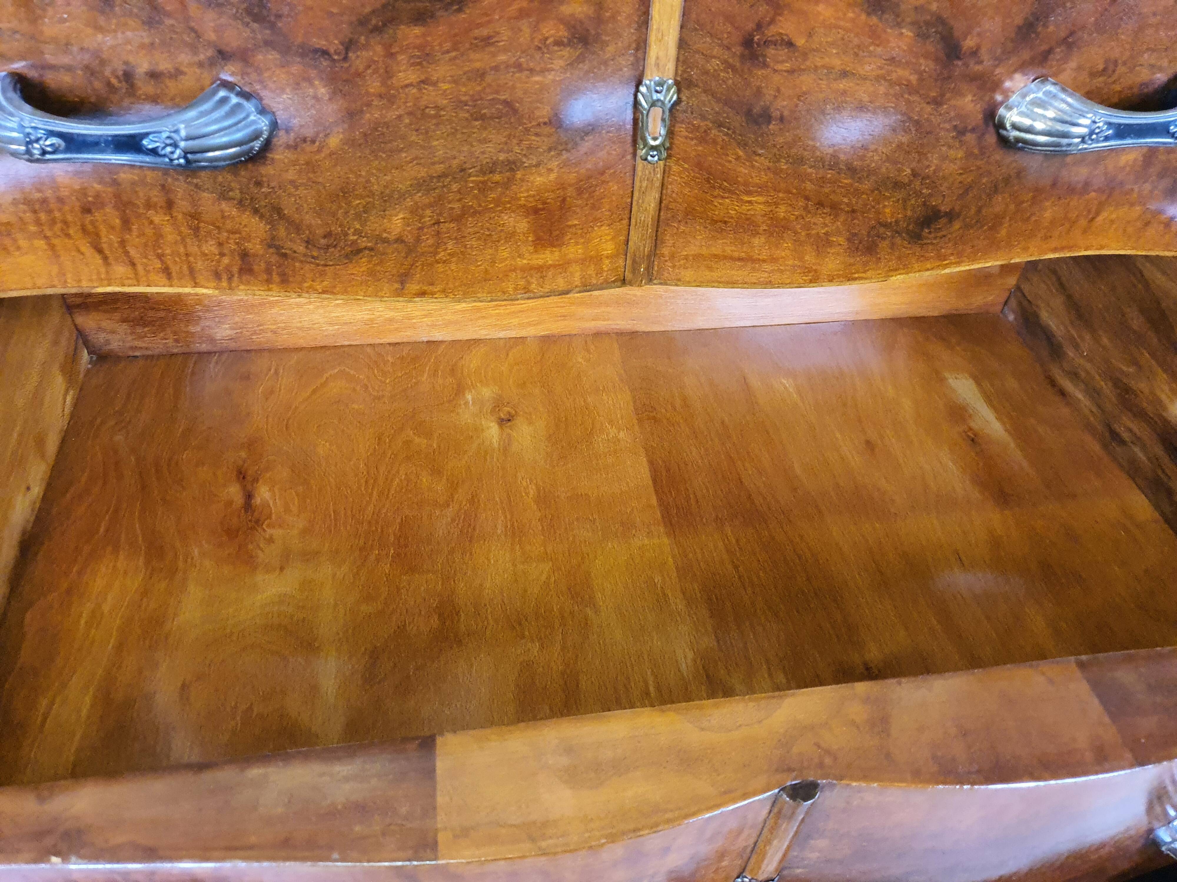 Art Decò Sideboard in Walnut