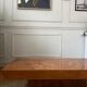 Table basse loupe d’orme Rochebobois années 1970