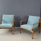 Une paire de fauteuils turquoise