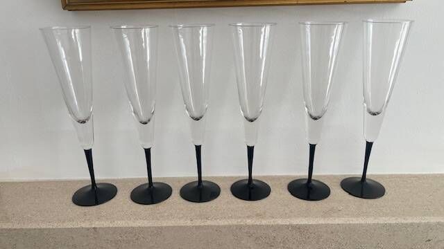set of 6 vintage champagne flutes with black stems – 1970s