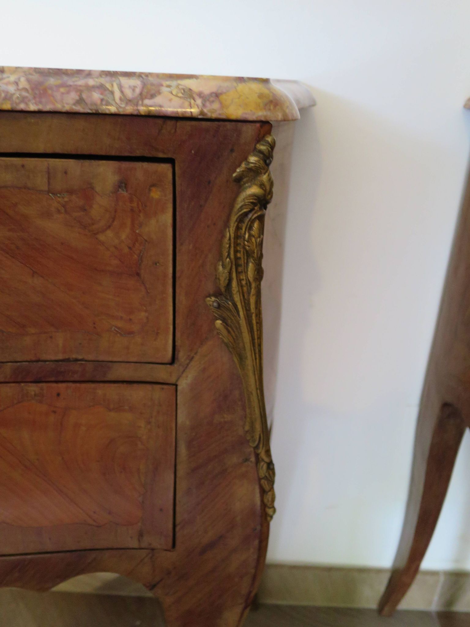 Paire de 2 chevets-louis xv-marqueterie-2 tiroirs-marbre rose