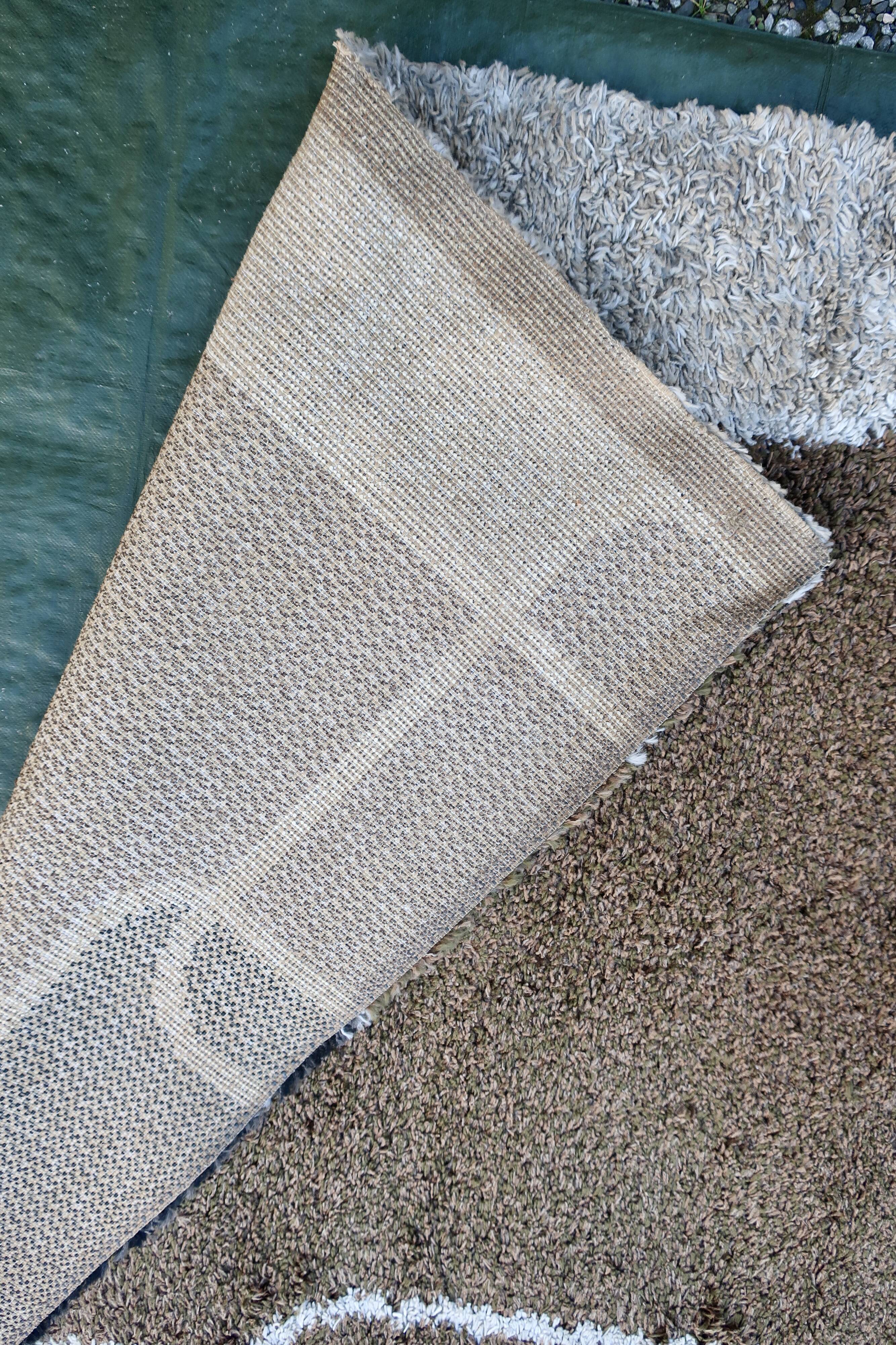 Designer rug 178 x 132 cm in very good condition