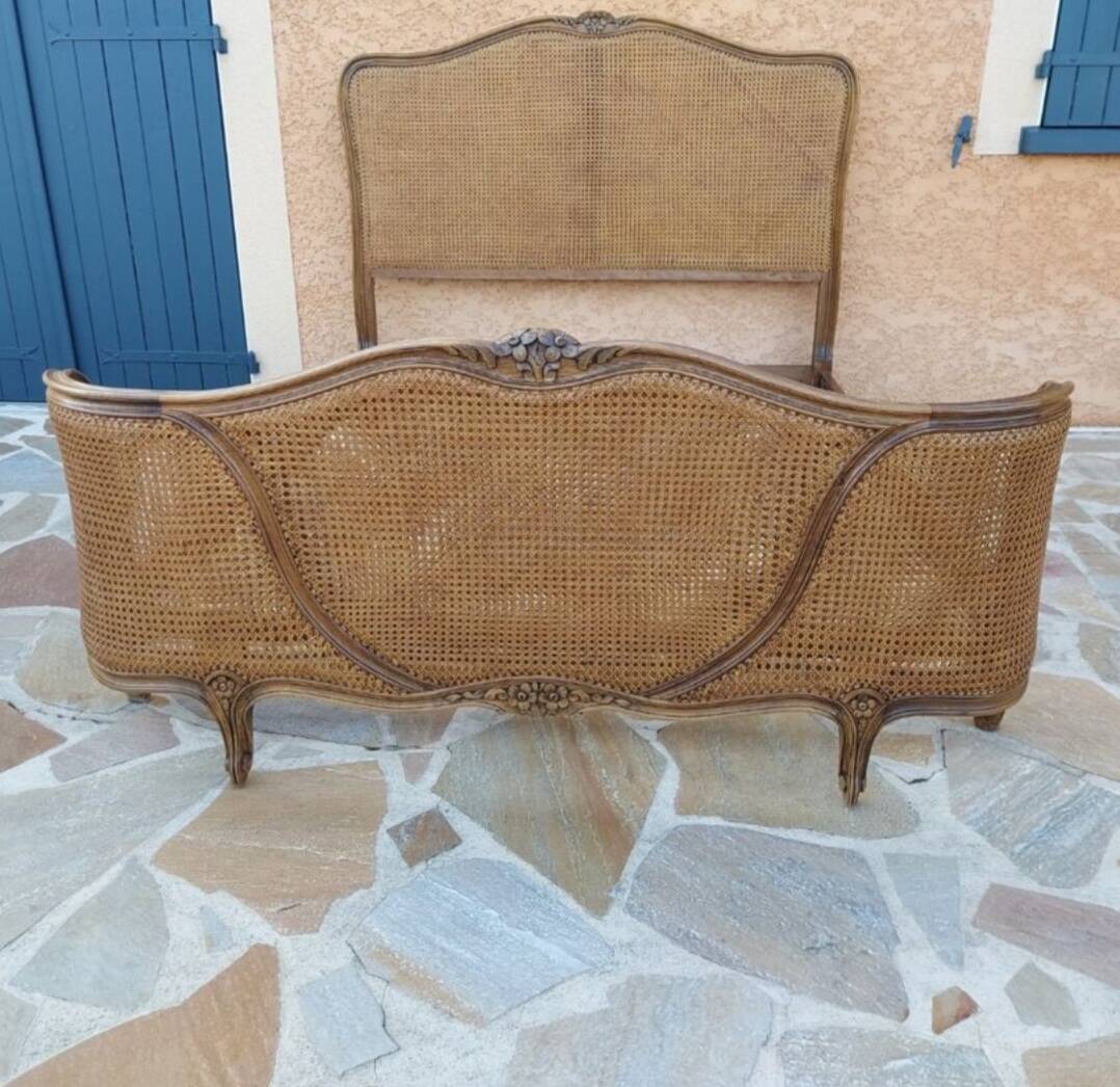 Lit with caned basket in Louis XV style.