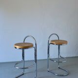 2 tabourets de bar tubulaires chromés et en rotin | Années 1970