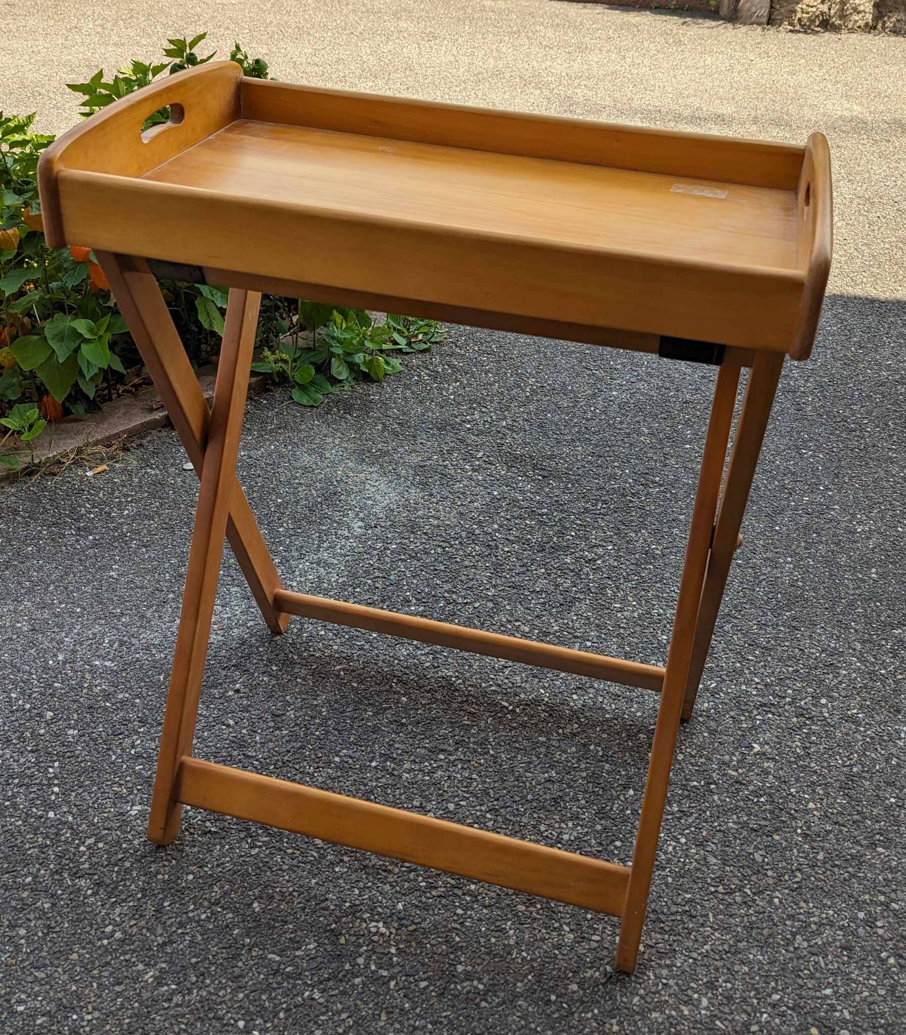 Foldable wooden service