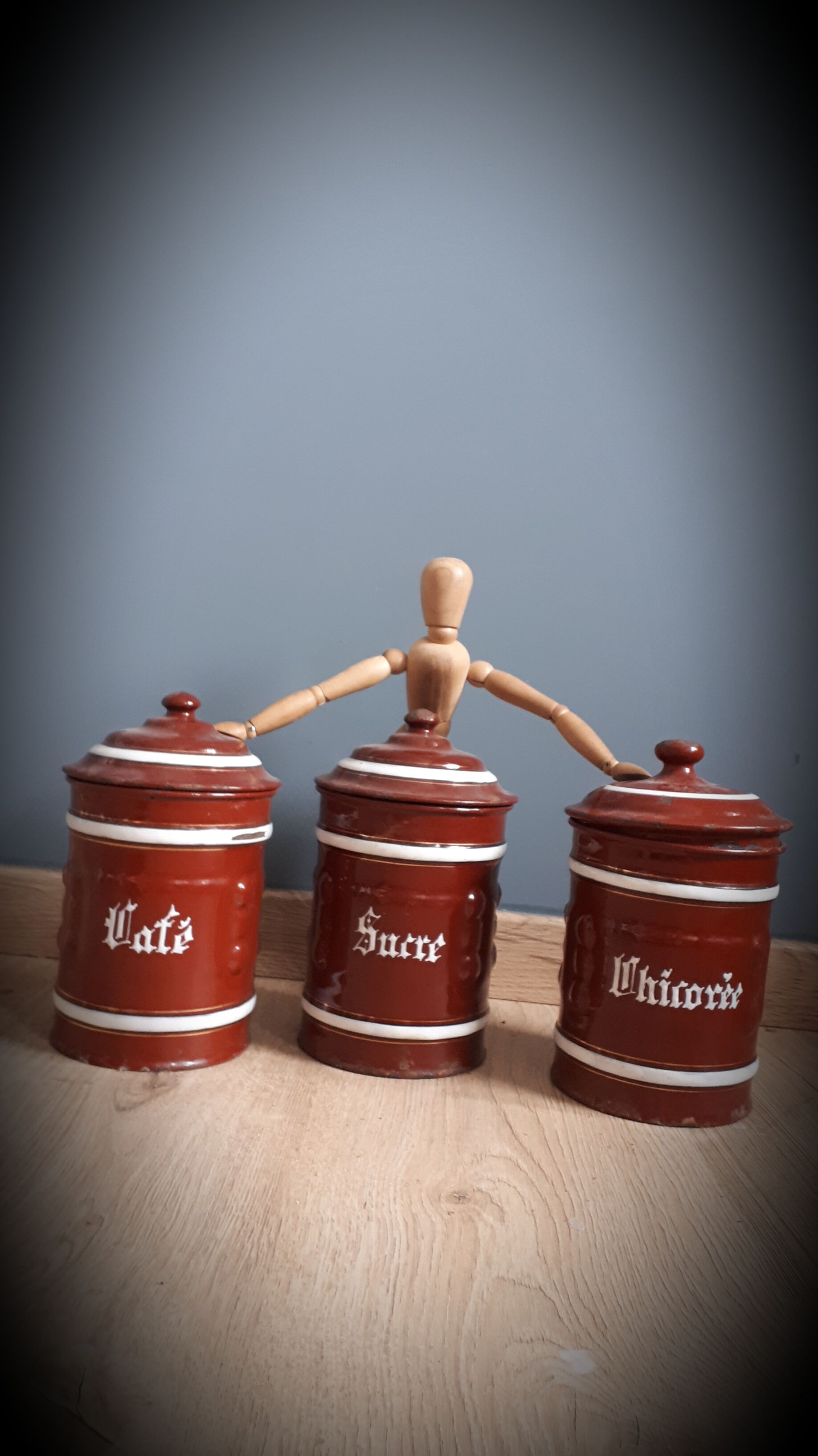 Trio pots kitchen brown