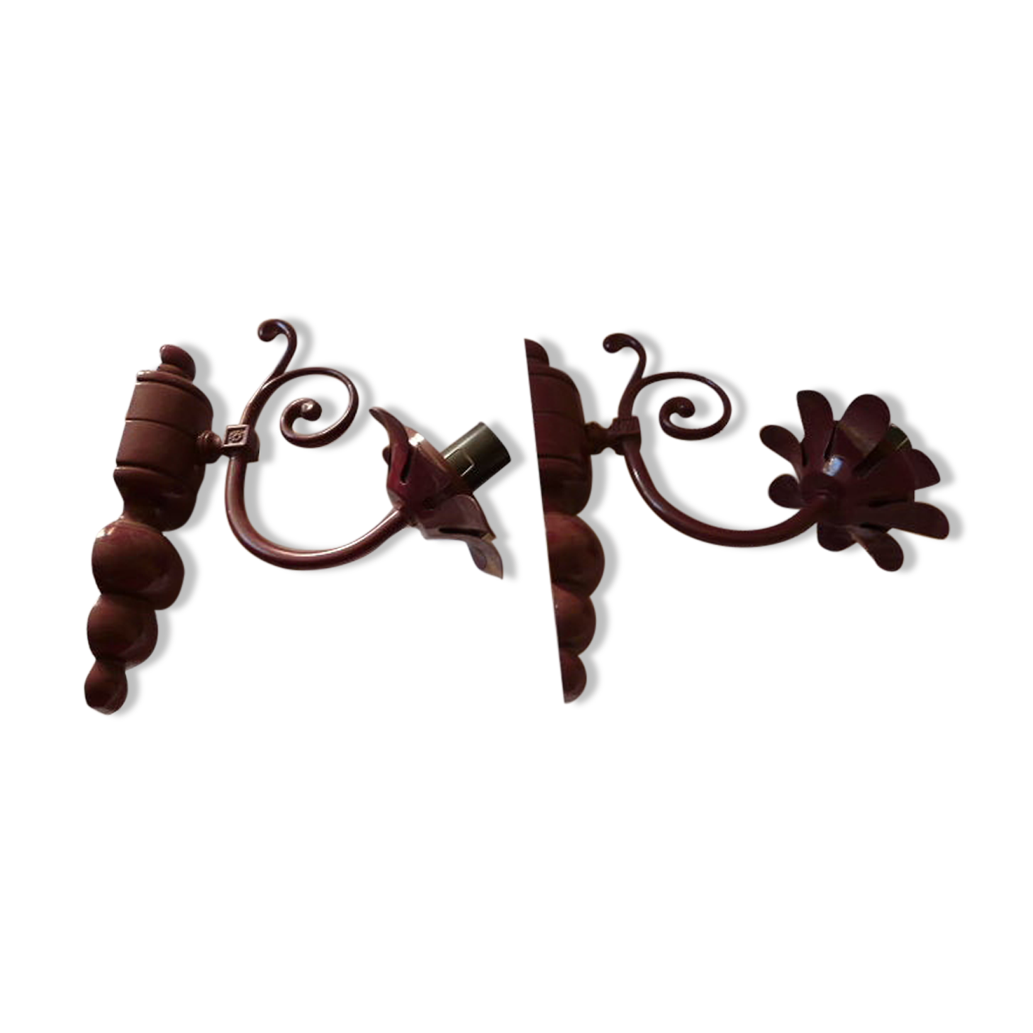 Paire d'appliques métal bordeaux globe en verre