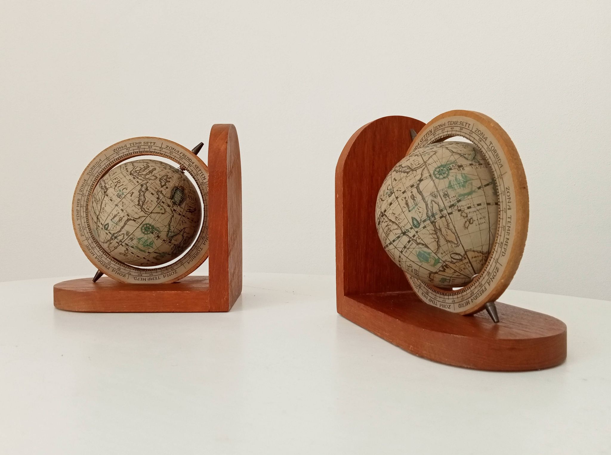 Pair of vintage World Map bookends 60s/70s