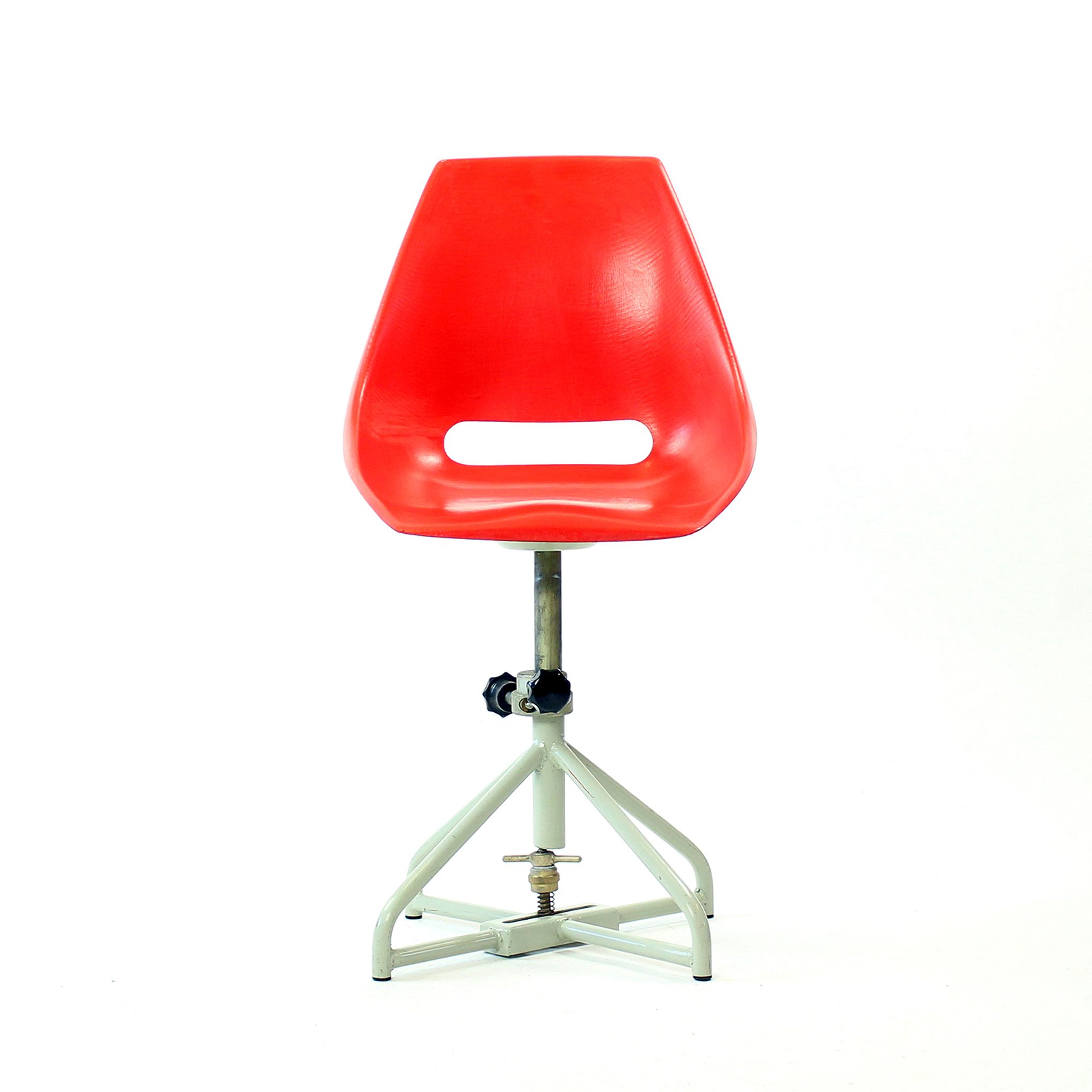 Chaise rouge Vertex, Miroslav Navratil des années 1960