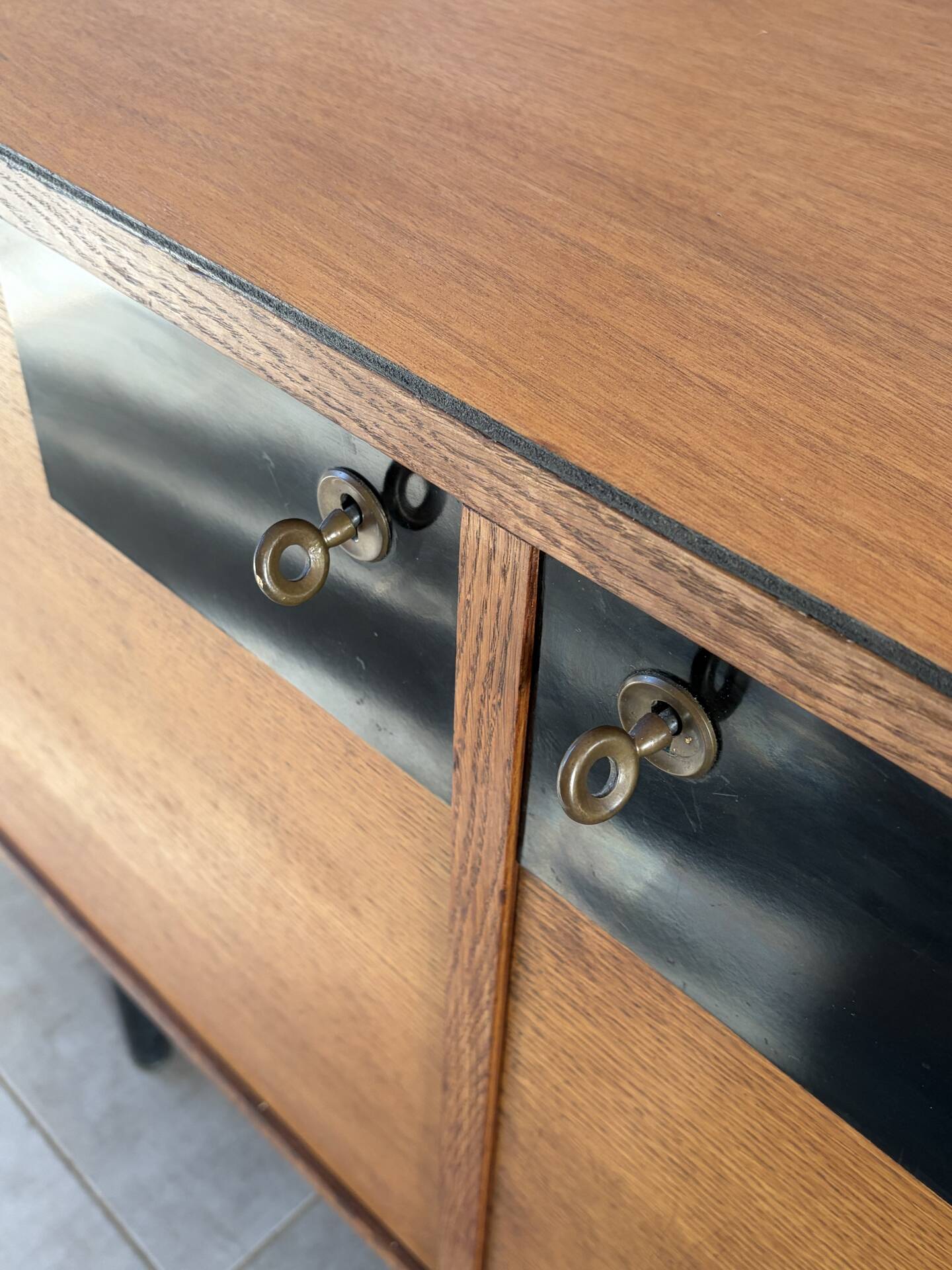 Vintage enfilade Claude Vassal