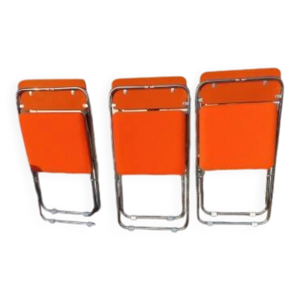 3 chaises pliantes :